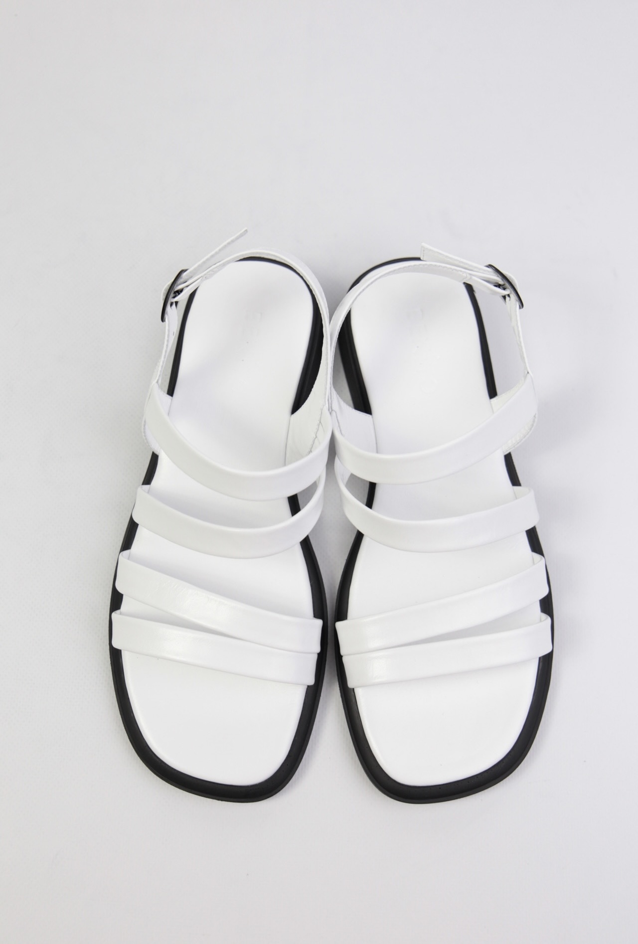 картинка Сандалии кожаные Benito от магазина Pratik