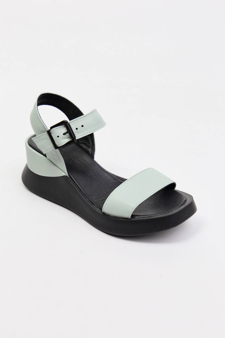 картинка Босоножки кожаные Benito от магазина Pratik