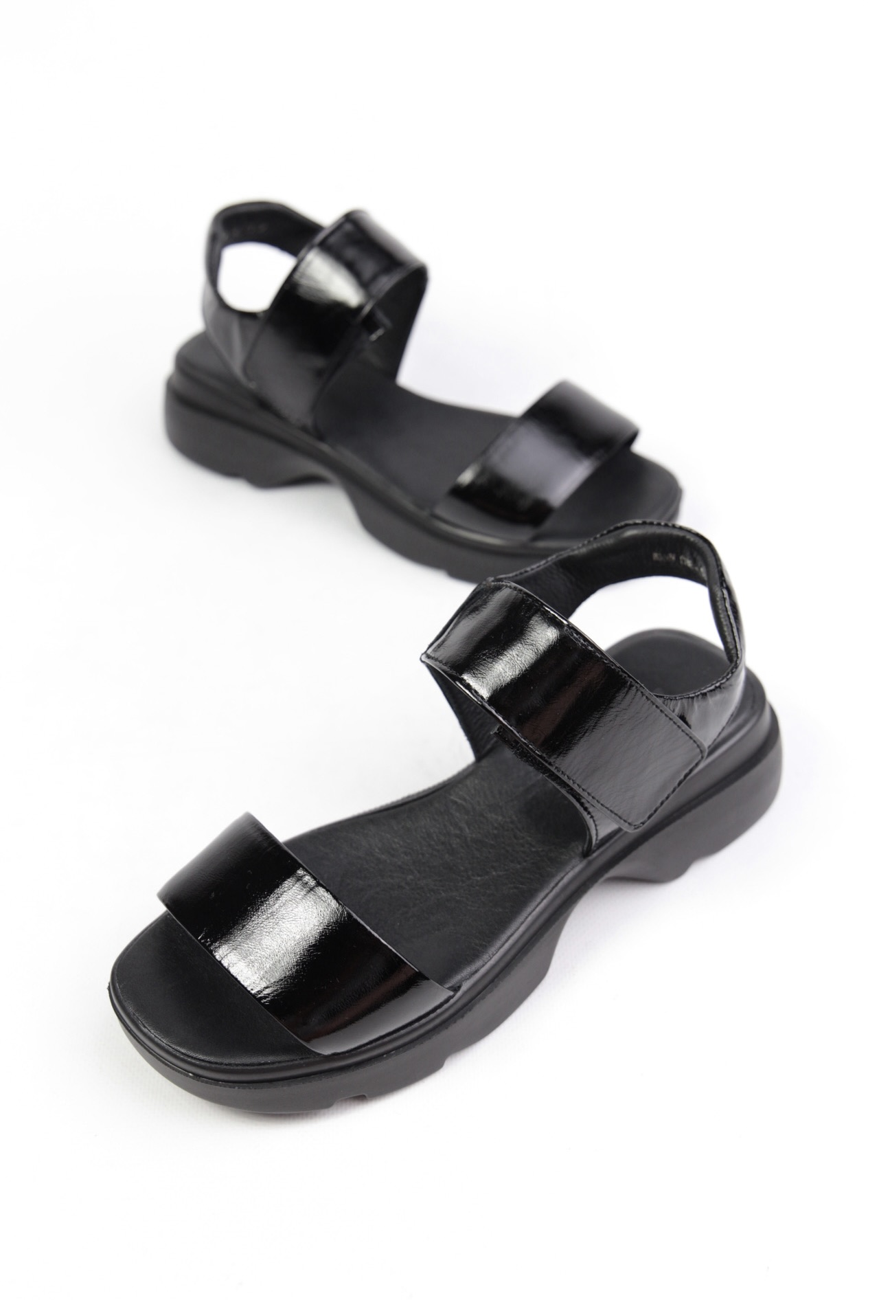 картинка Босоножки кожаные Benito от магазина Pratik