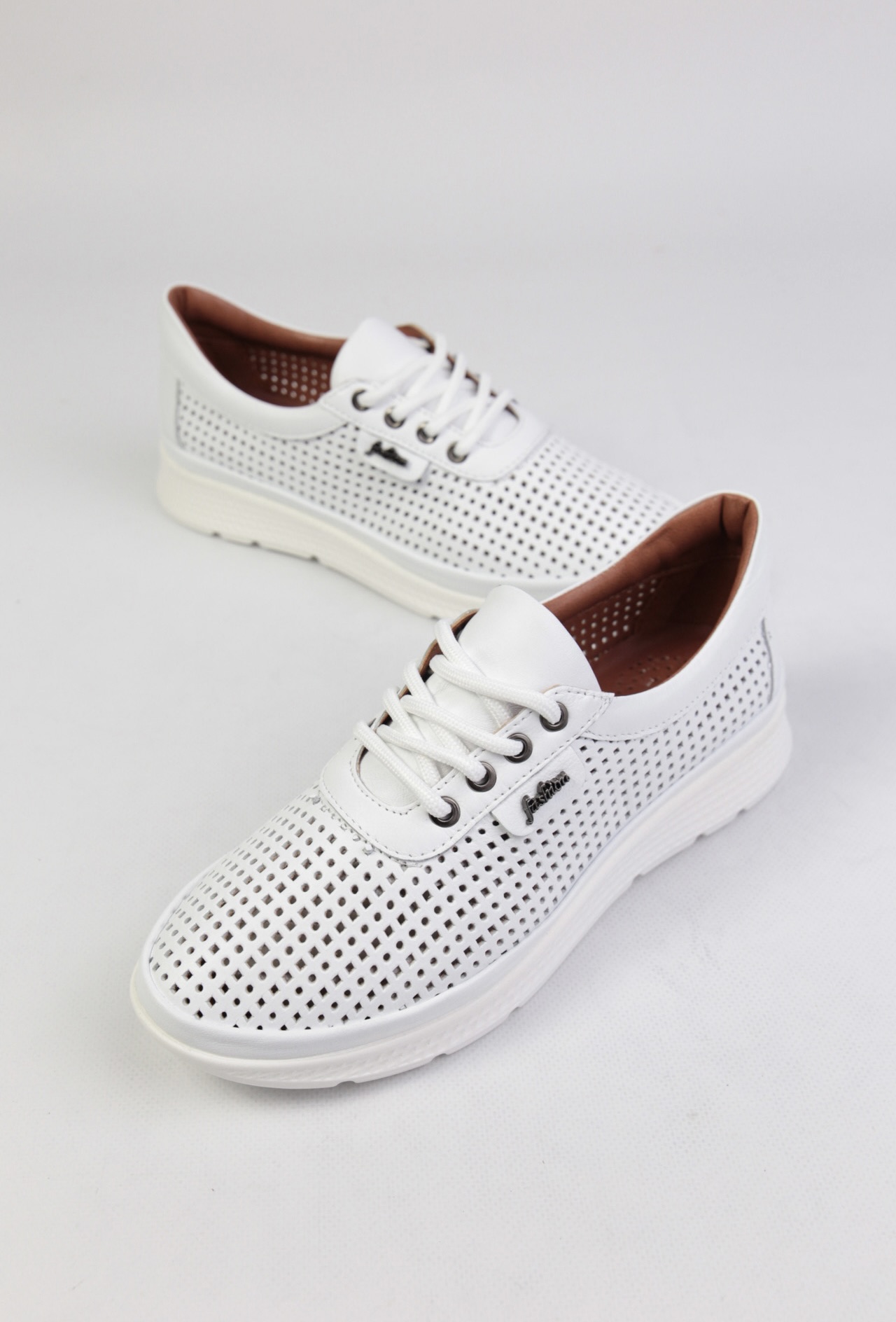 картинка Кроссовки кожаные Benito от магазина Pratik