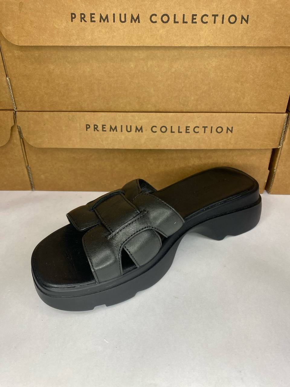 картинка Шлепанцы кожаные Benito от магазина Pratik