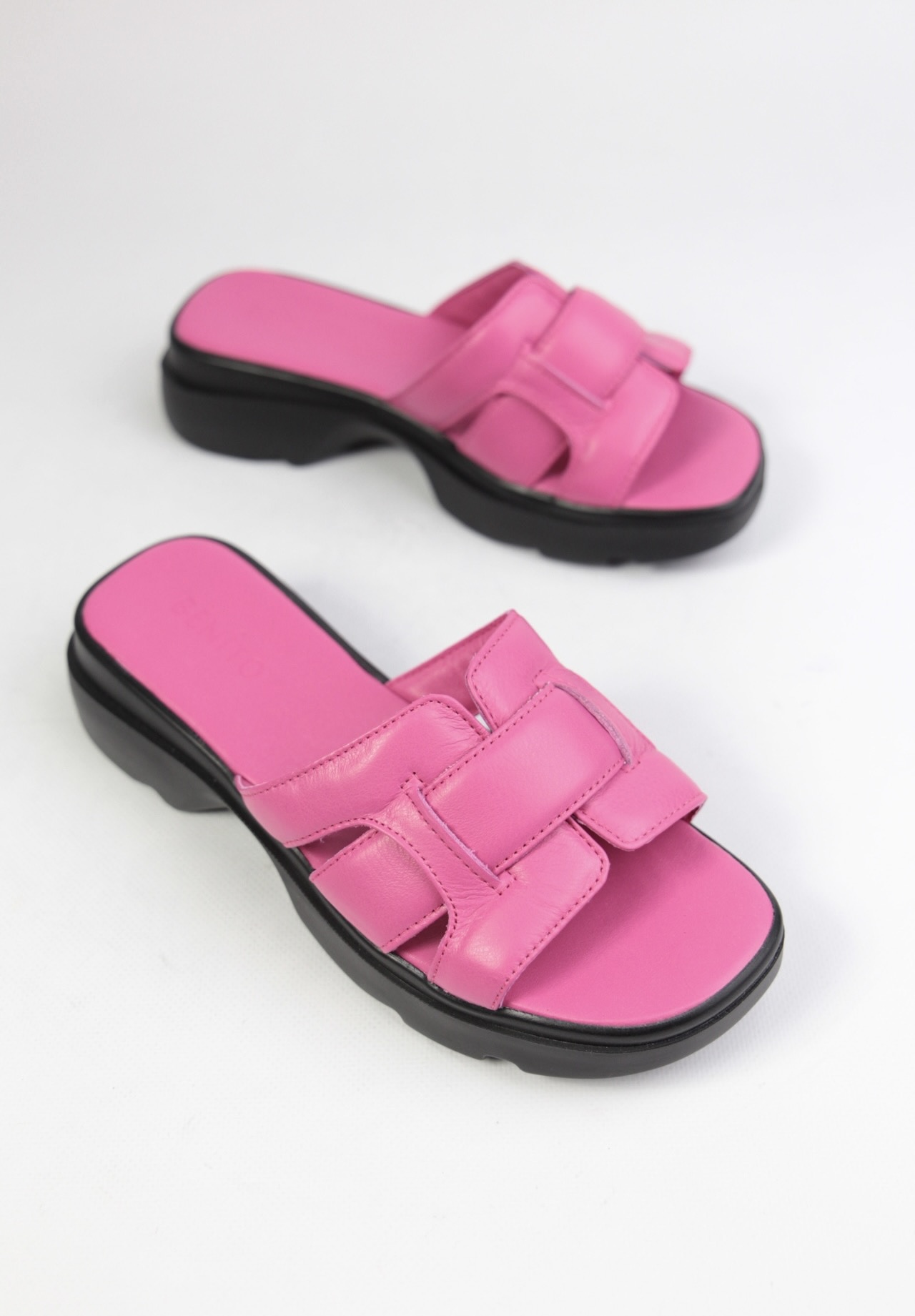 картинка Шлепанцы кожаные Benito от магазина Pratik