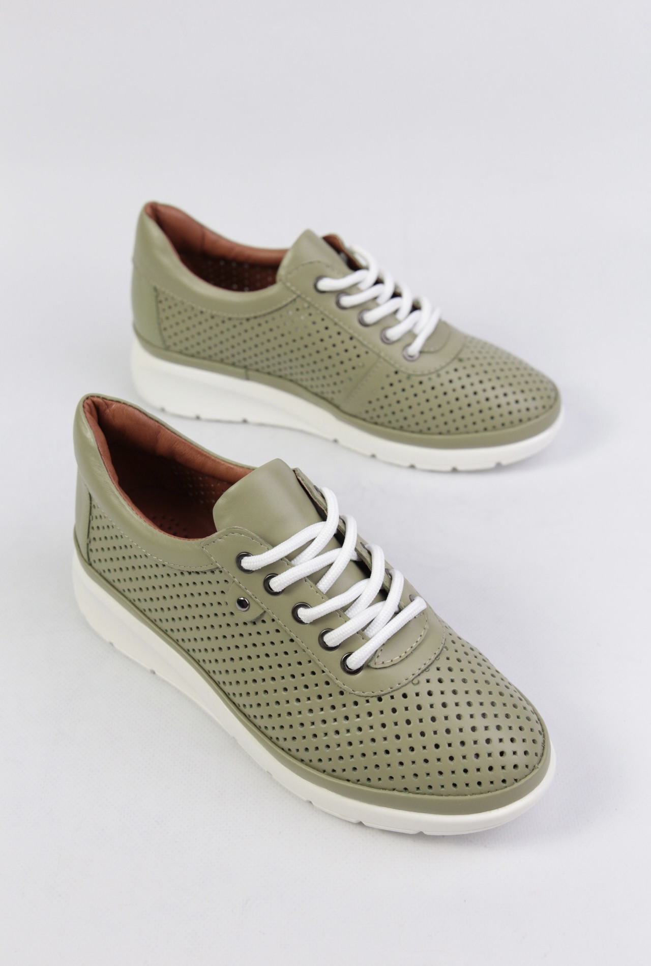 картинка Кроссовки кожаные Benito от магазина Pratik