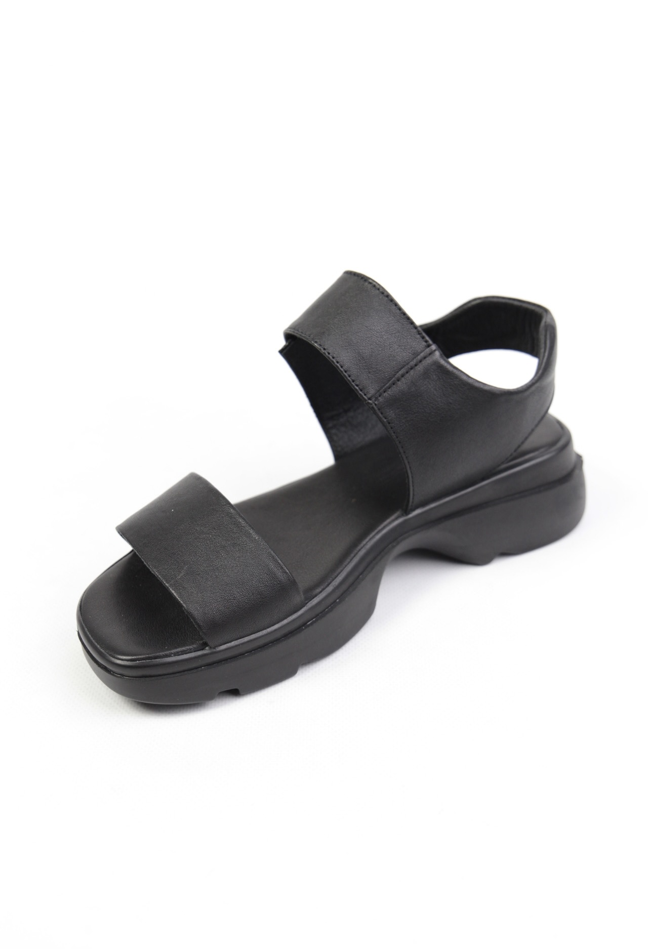 картинка Босоножки кожаные Benito от магазина Pratik