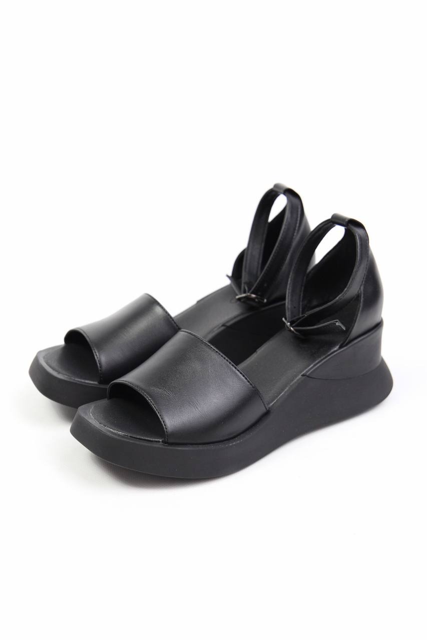 картинка Босоножки кожаные Benito от магазина Pratik