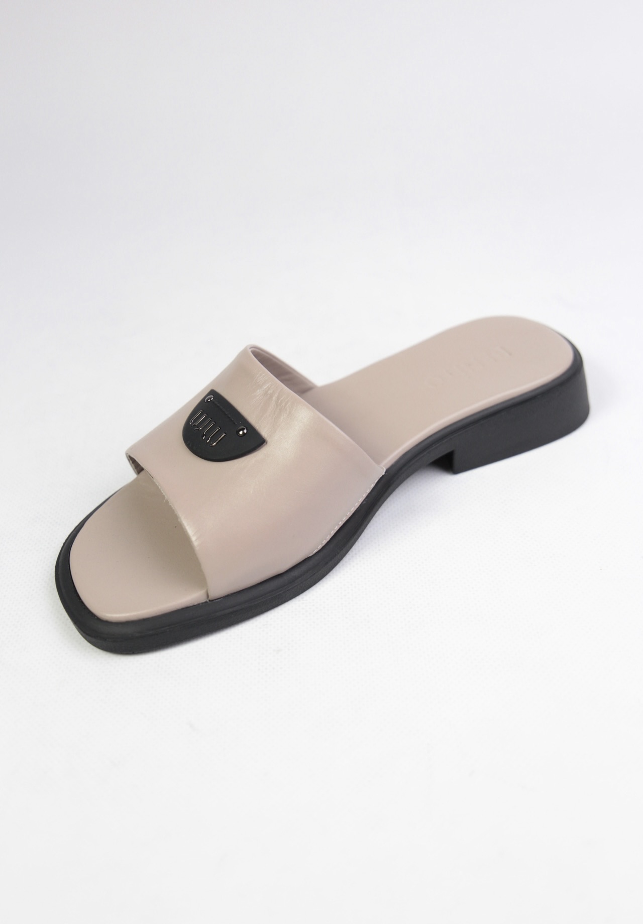 картинка Шлепанцы кожаные Benito от магазина Pratik