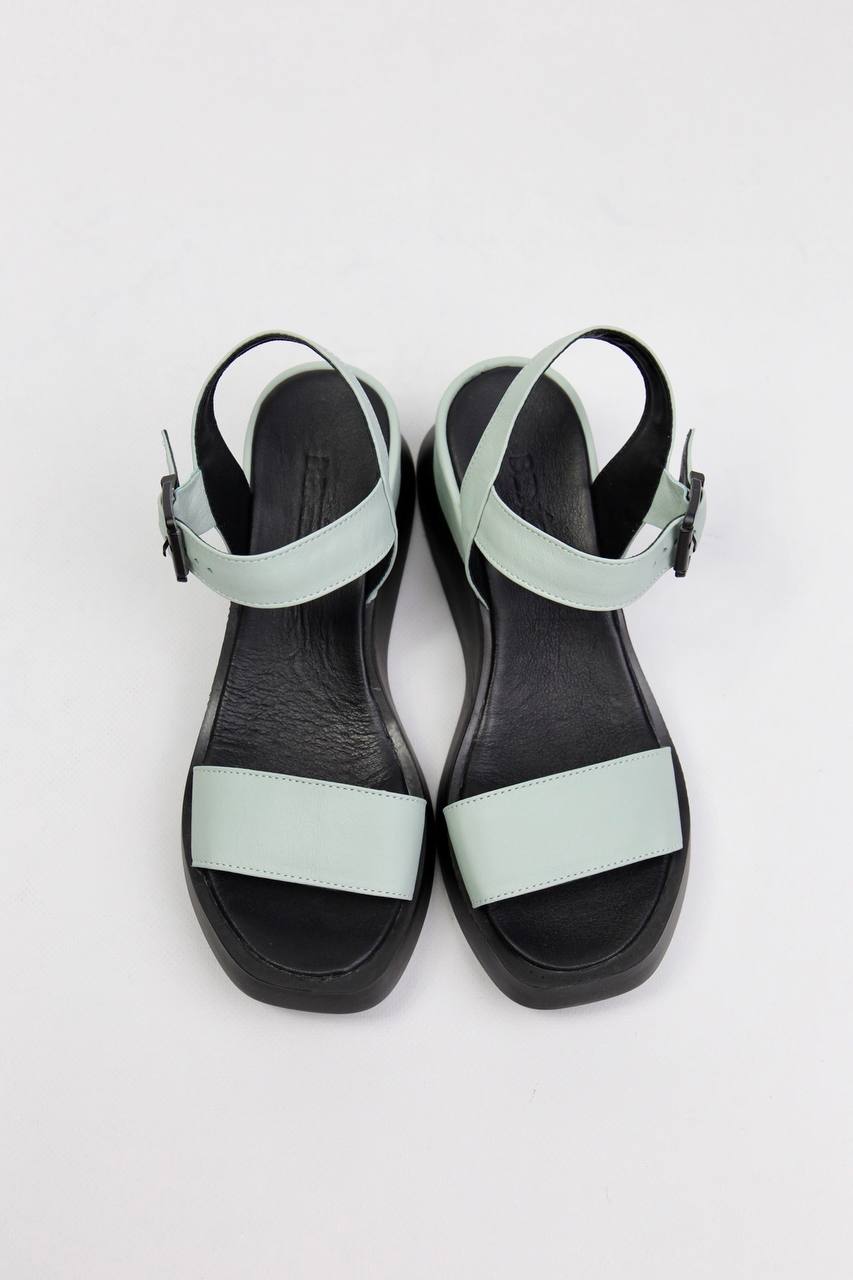 картинка Босоножки кожаные Benito от магазина Pratik