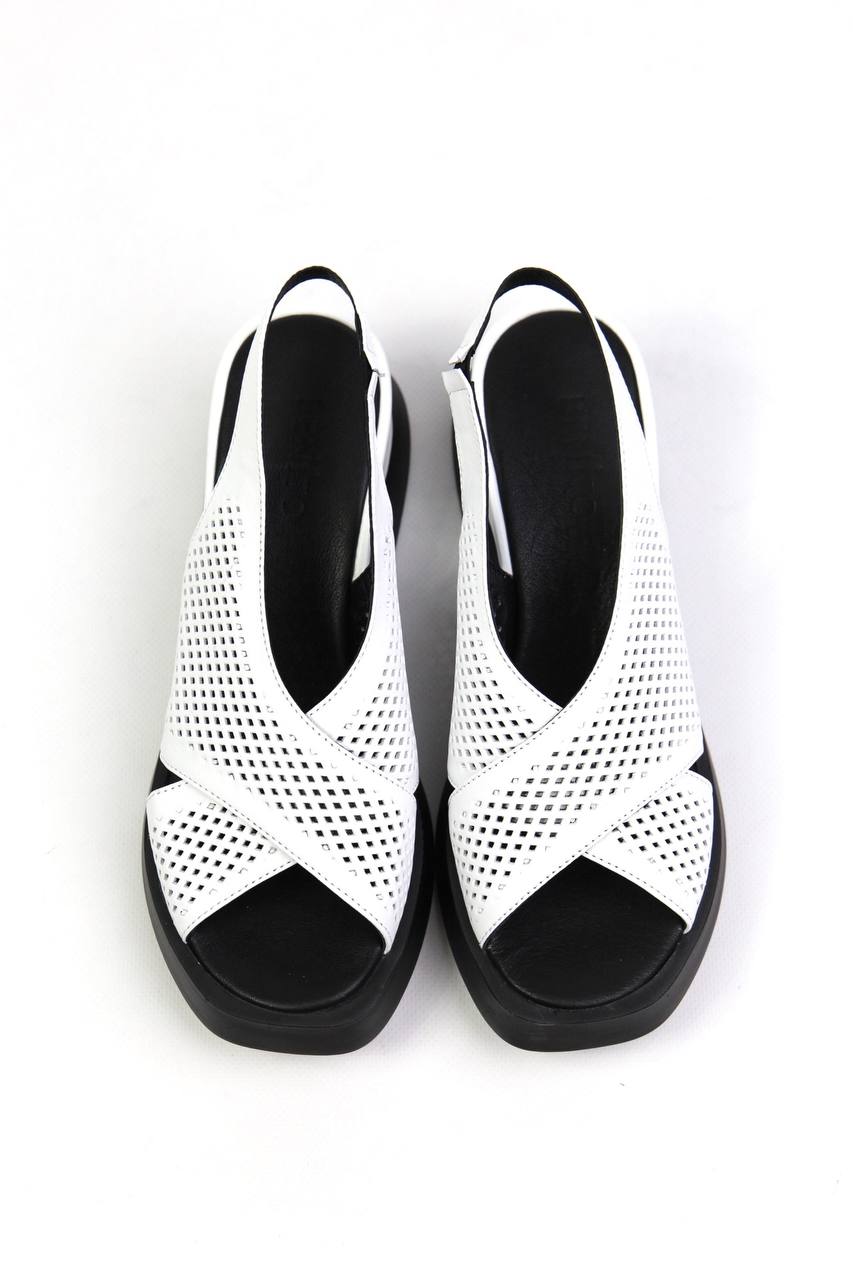 картинка Босоножки кожаные Benito от магазина Pratik