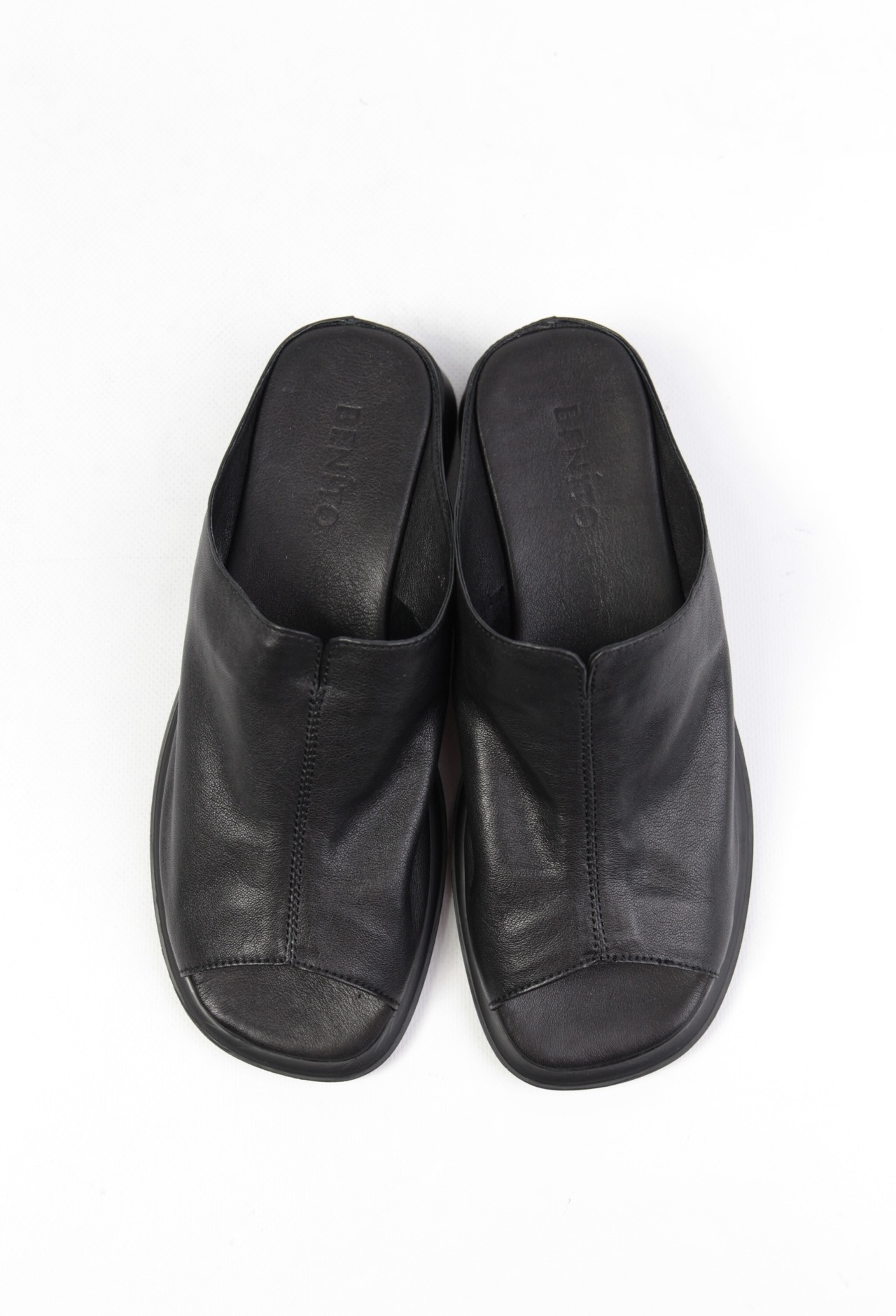 картинка Шлепанцы кожаные Benito от магазина Pratik