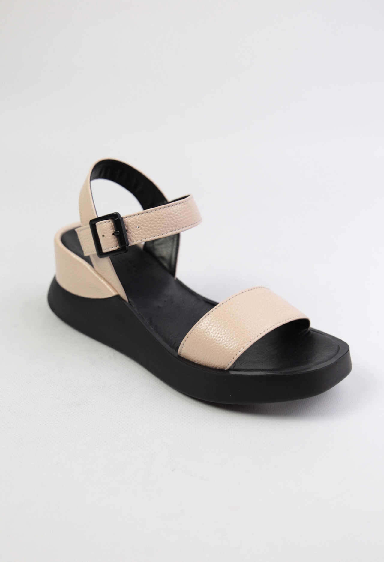 картинка Босоножки кожаные Benito от магазина Pratik