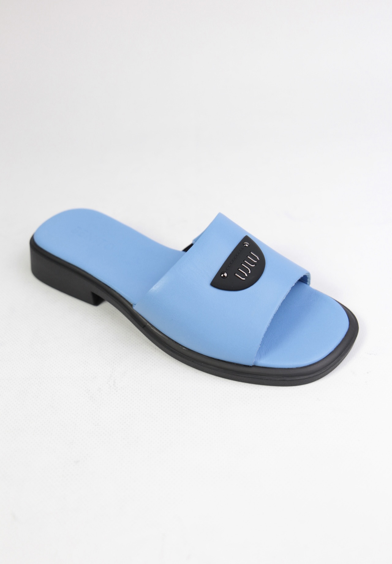 картинка Шлепанцы кожаные Benito от магазина Pratik