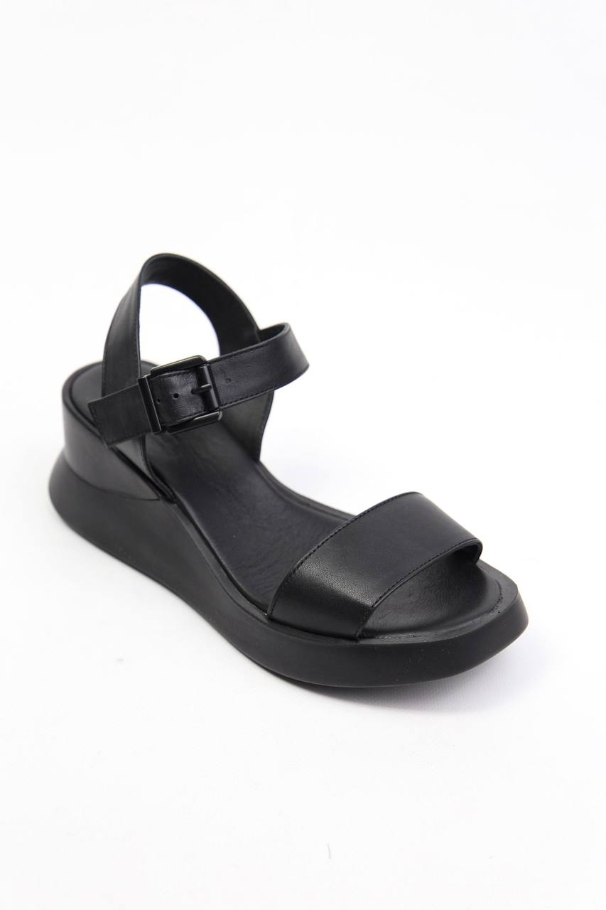 картинка Босоножки кожаные Benito от магазина Pratik