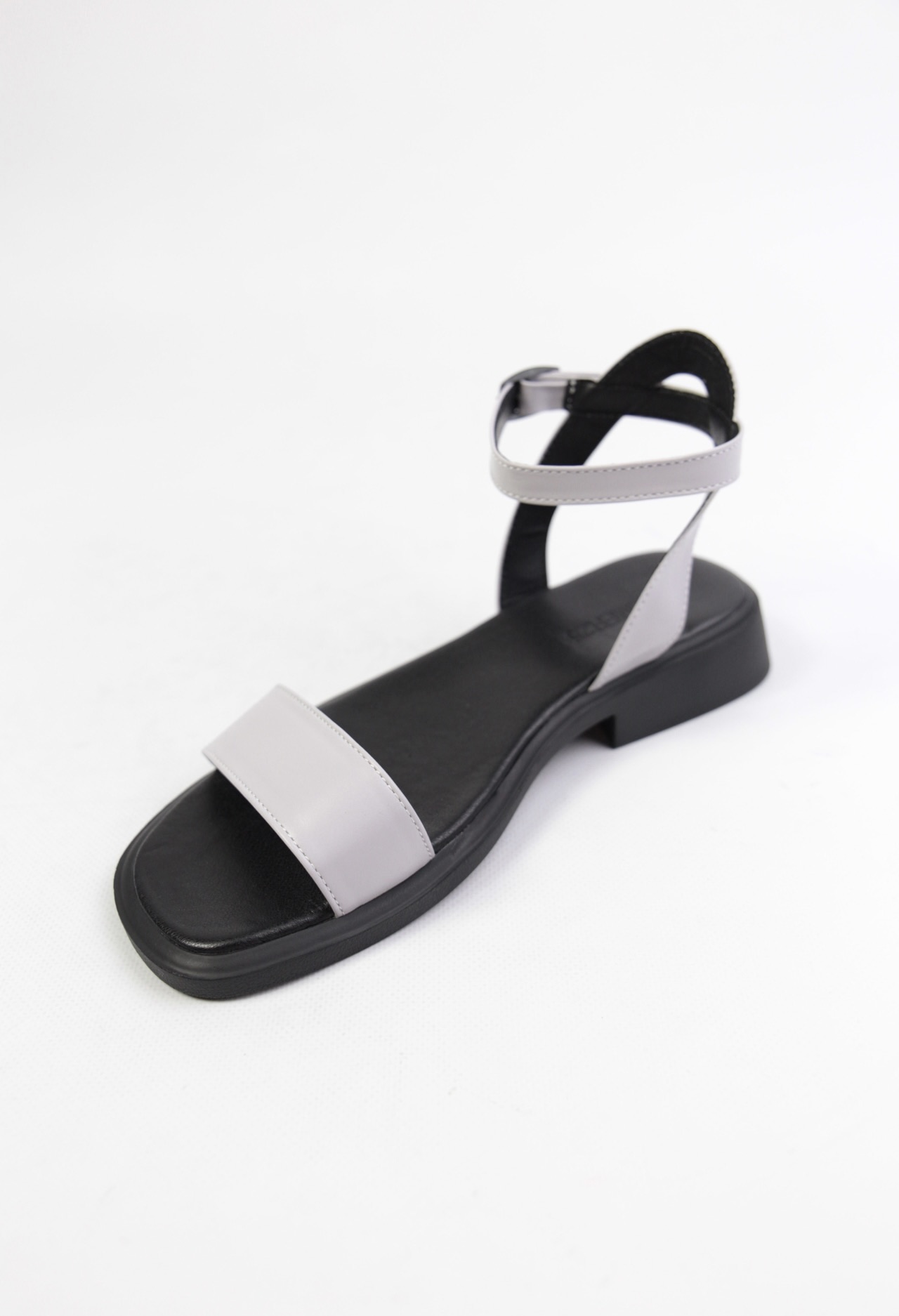 картинка Сандалии кожаные Benito от магазина Pratik