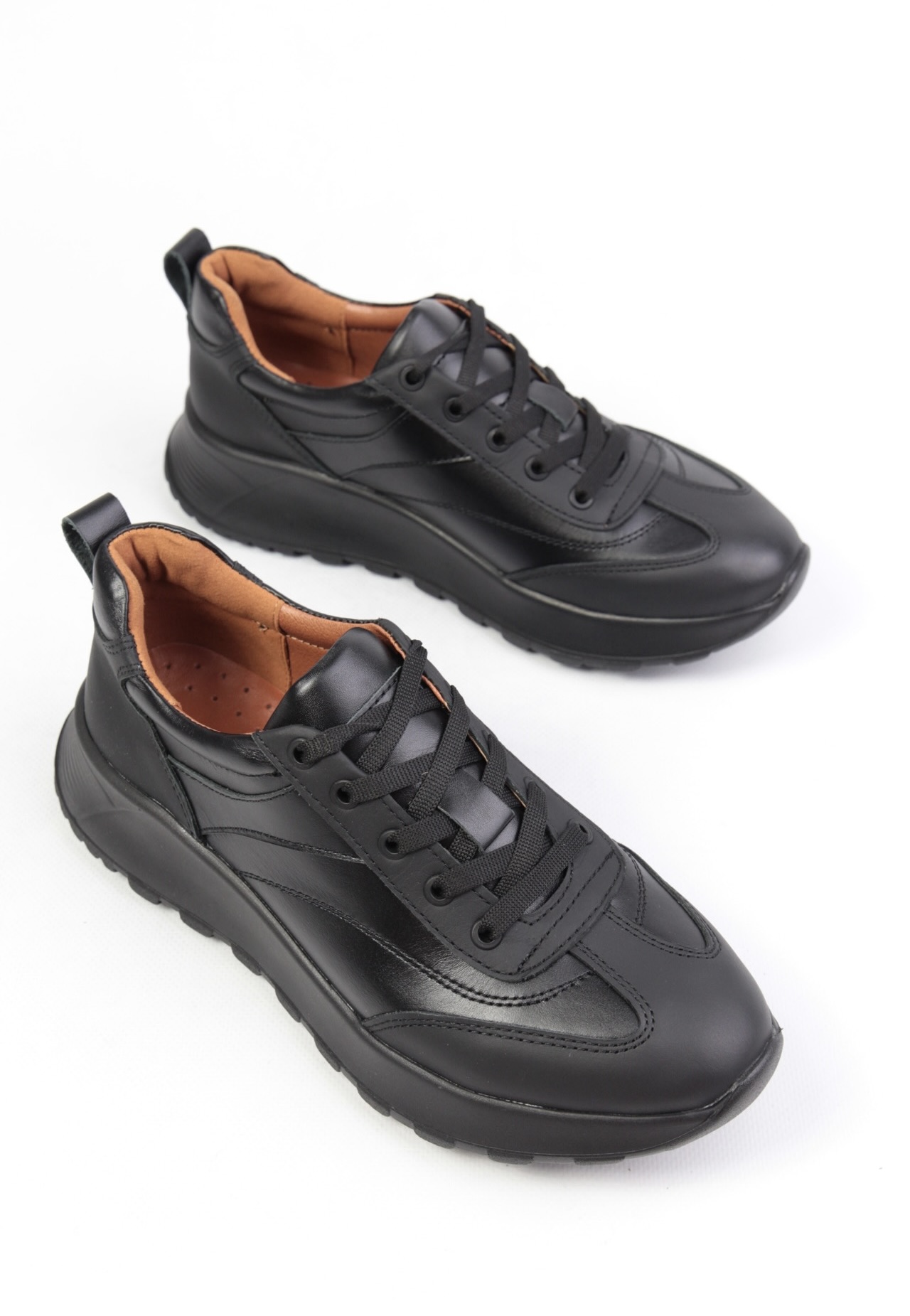 картинка Кроссовки кожаные Benito от магазина Pratik