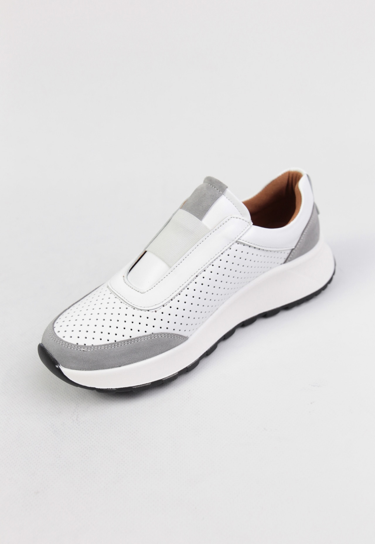 картинка  Кроссовки кожаные Benito от магазина Pratik