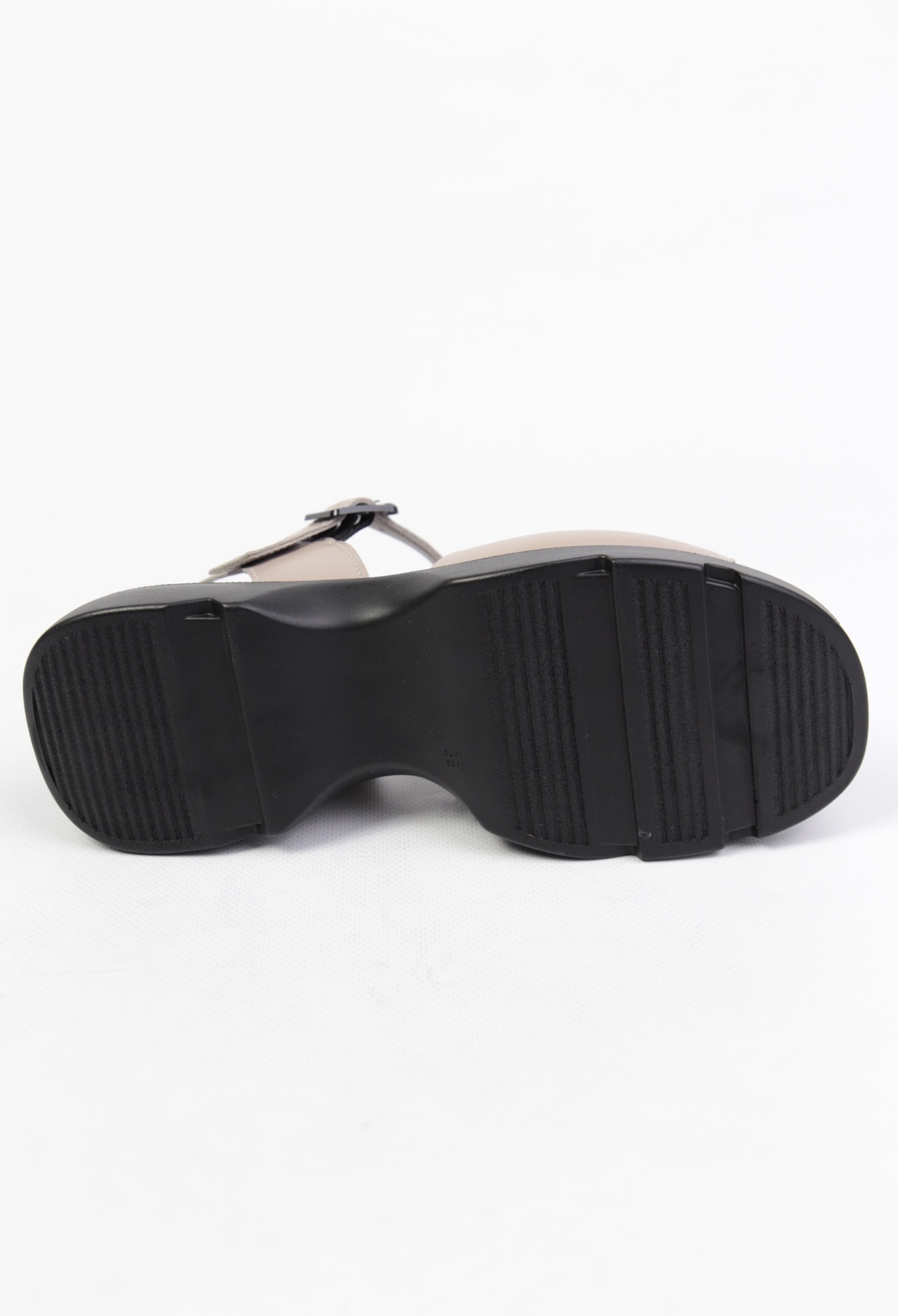 картинка Босоножки кожаные Benito от магазина Pratik