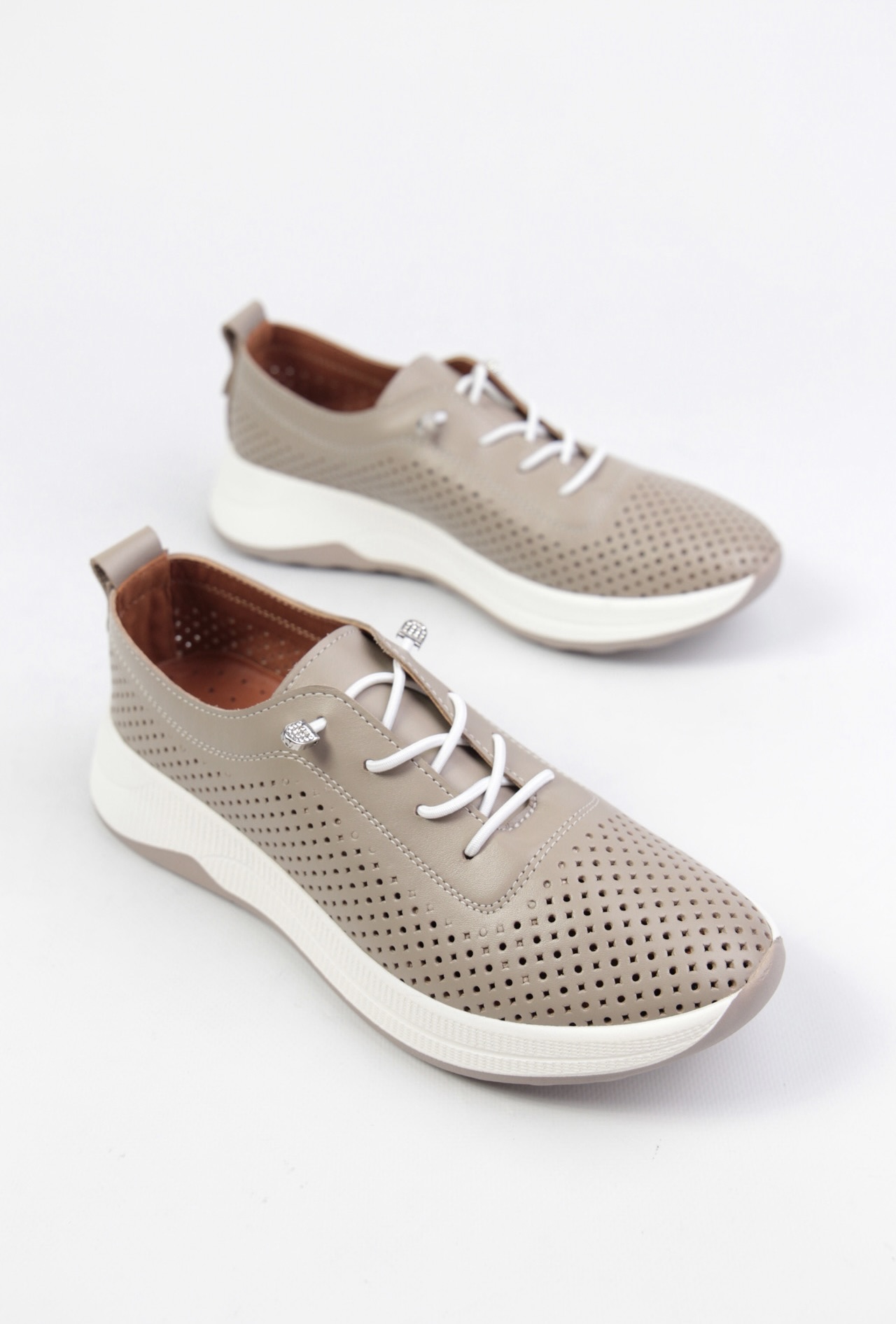 картинка Кроссовки кожаные Benito от магазина Pratik