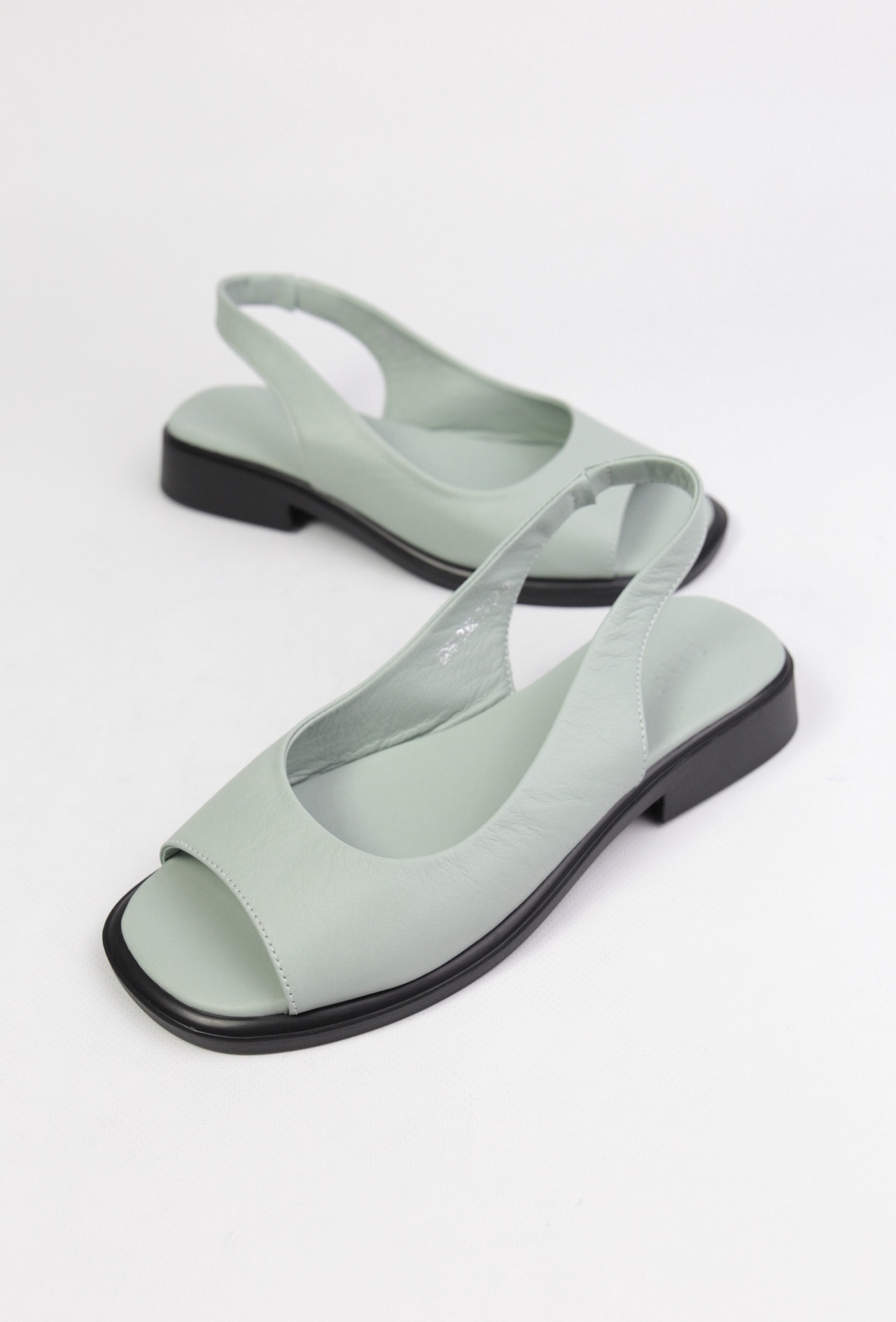 картинка Сандалии кожаные Benito от магазина Pratik