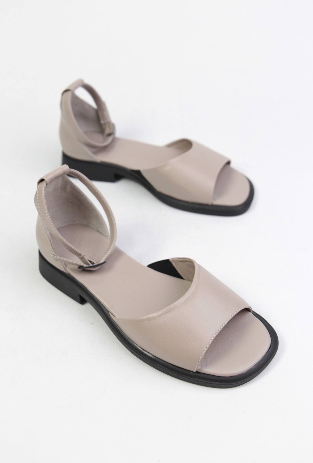 картинка Сандалии кожаные Benito от магазина Pratik