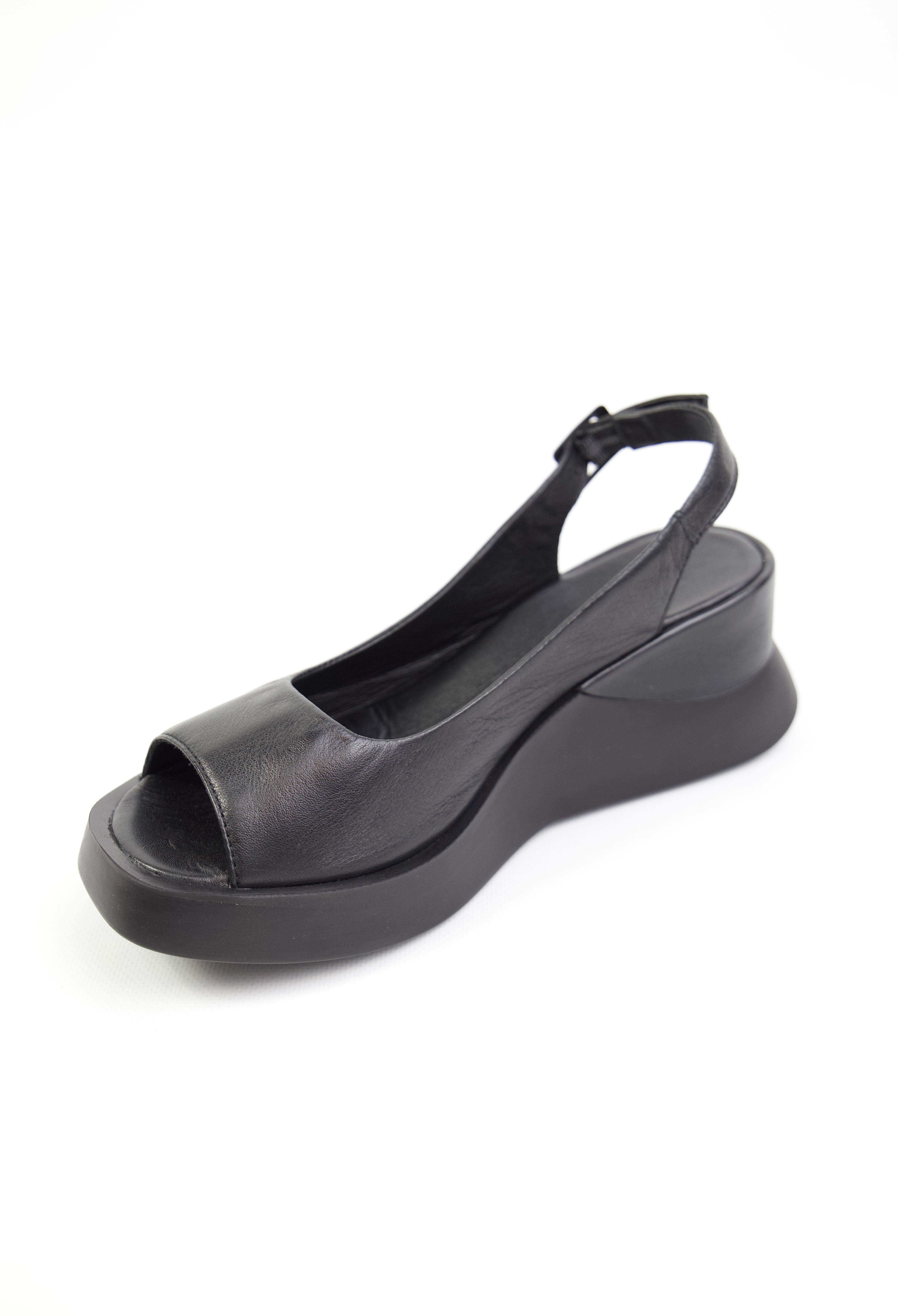 картинка Босоножки кожаные Benito от магазина Pratik