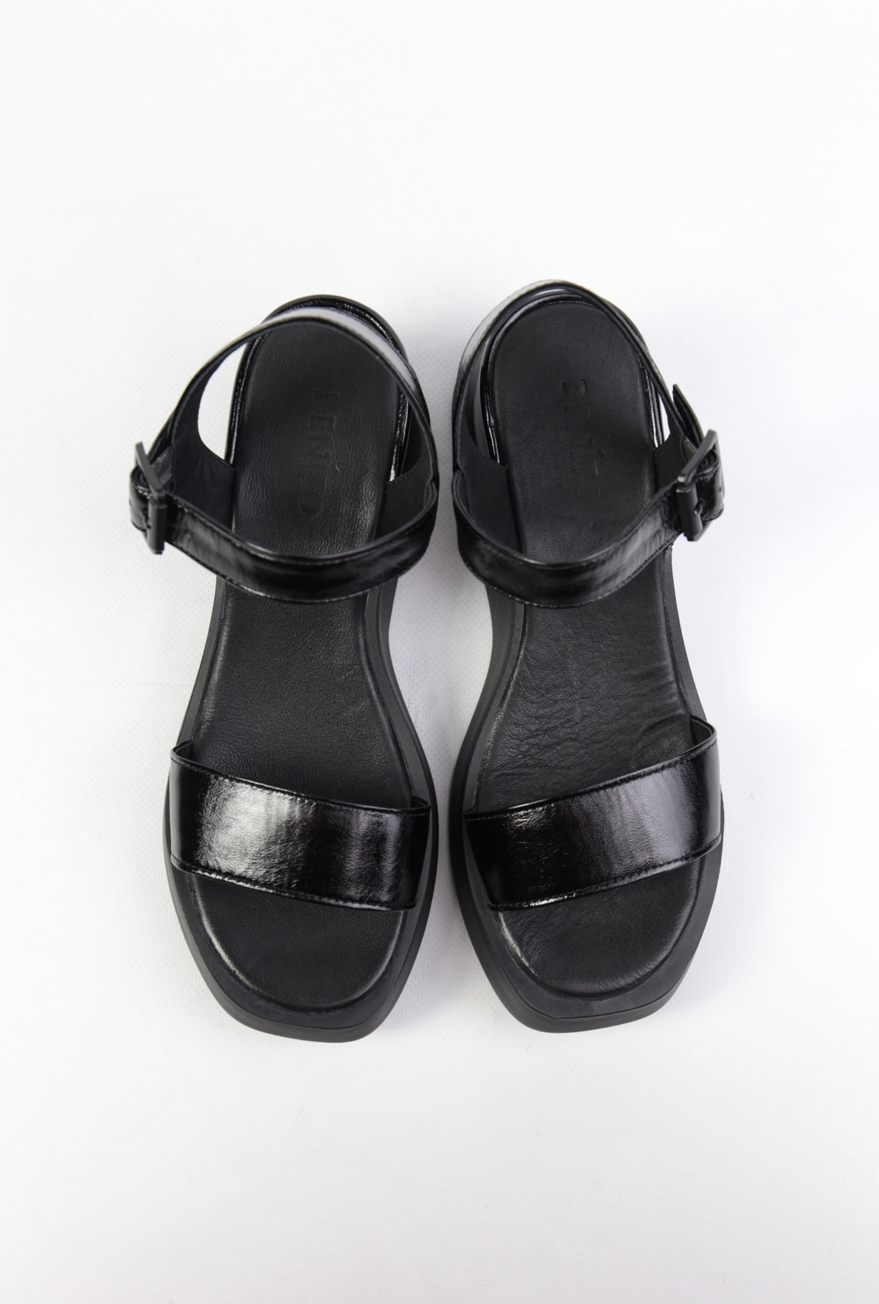 картинка Босоножки кожаные Benito от магазина Pratik