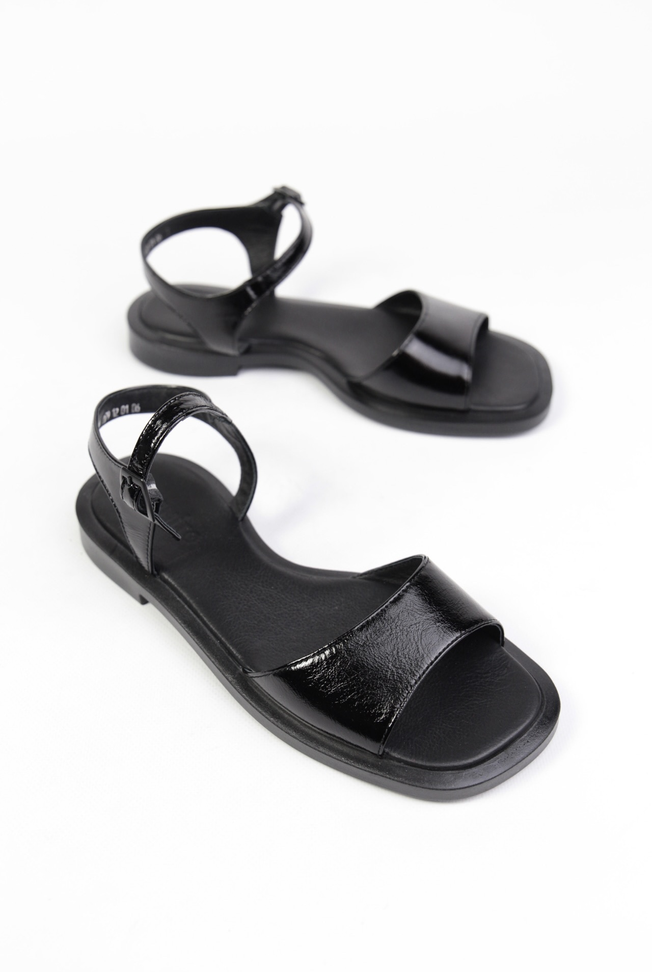 картинка Сандалии кожаные Benito от магазина Pratik