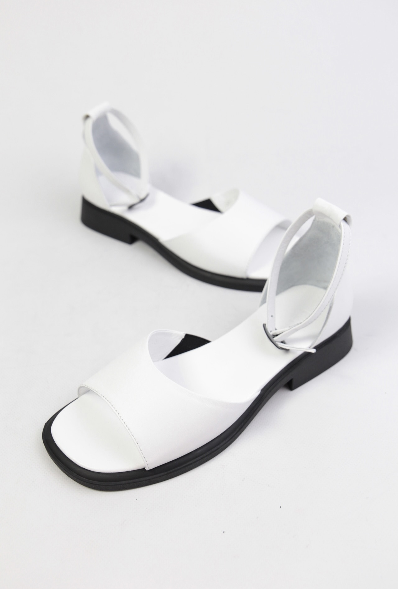 картинка Сандалии кожаные Benito от магазина Pratik