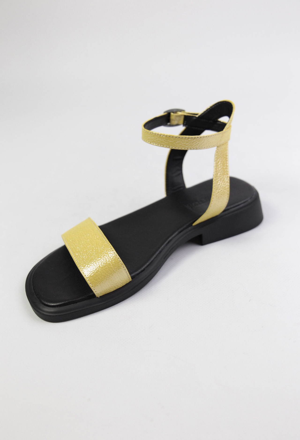 картинка Сандалии кожаные Benito от магазина Pratik