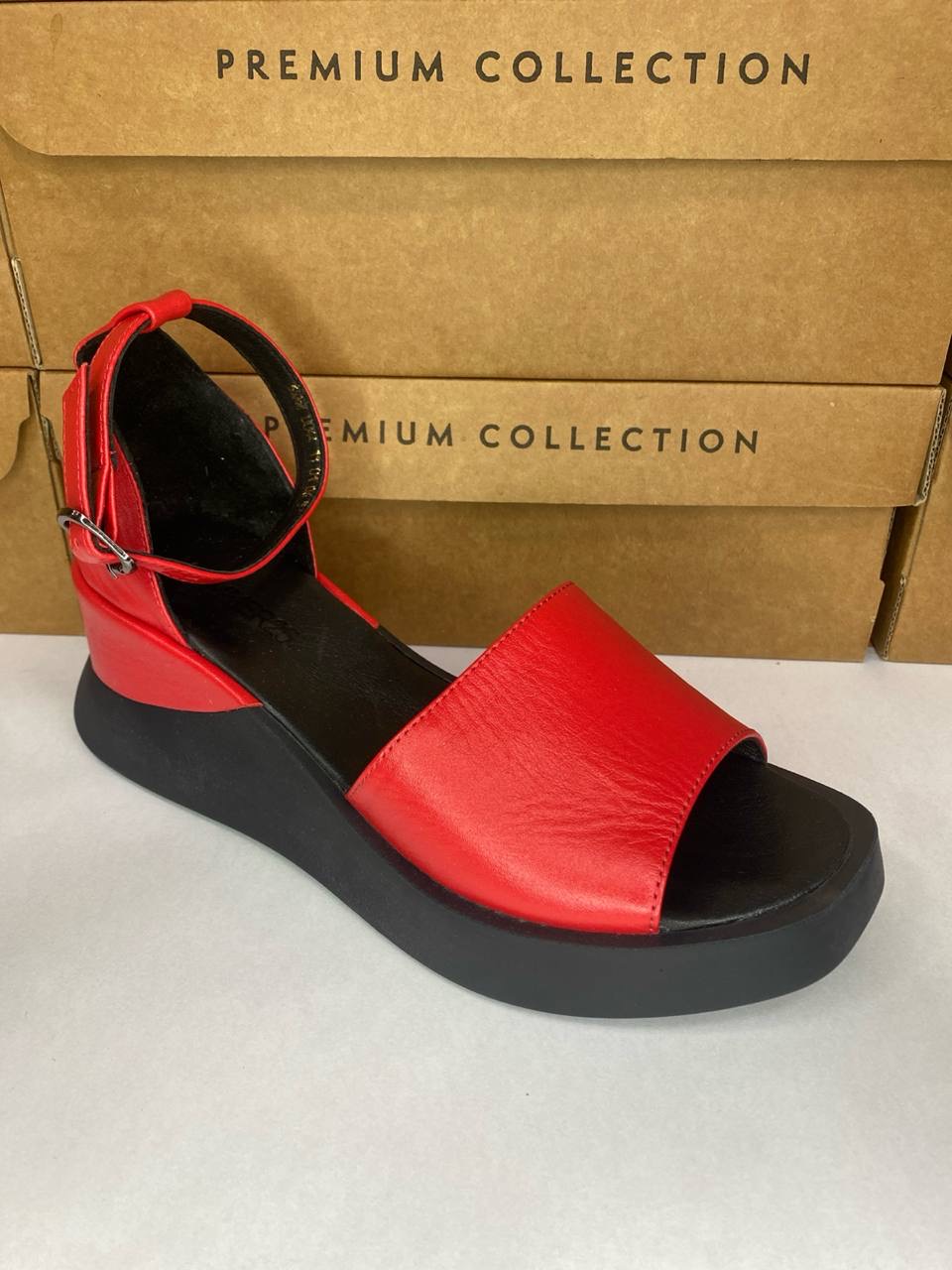 картинка Босоножки кожаные Benito от магазина Pratik