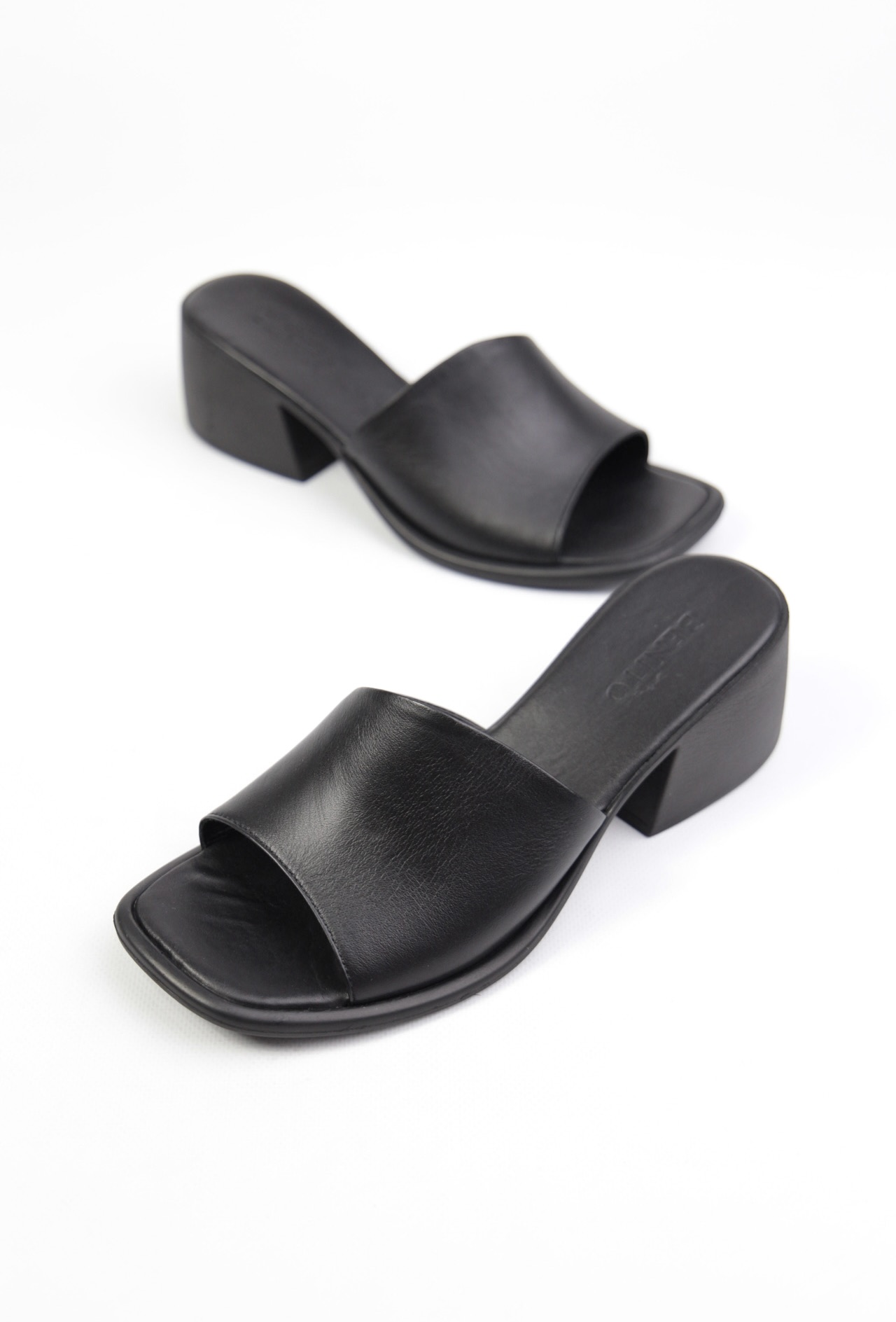 картинка Сабо кожаные Benito от магазина Pratik