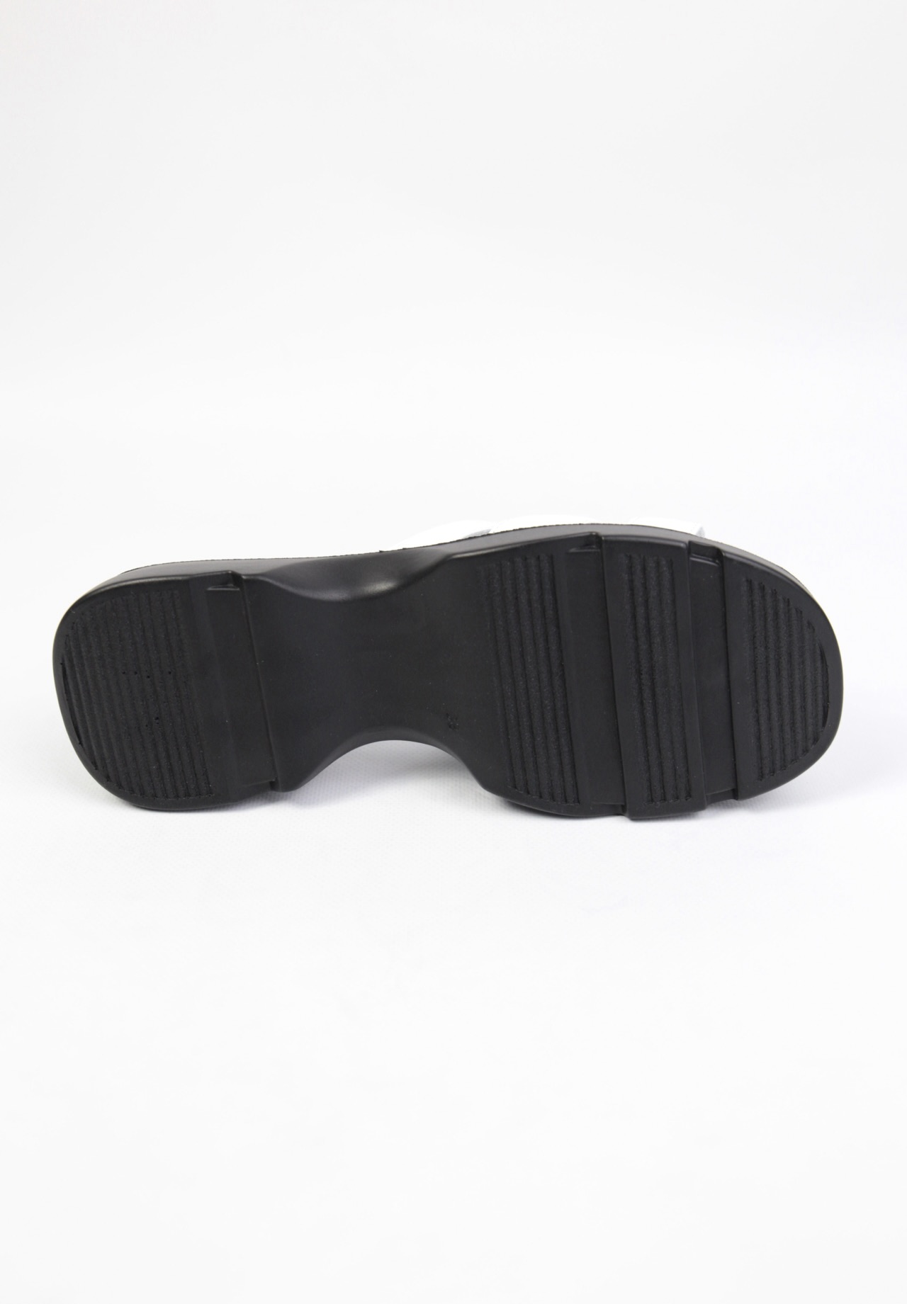 картинка Шлепанцы кожаные Benito от магазина Pratik