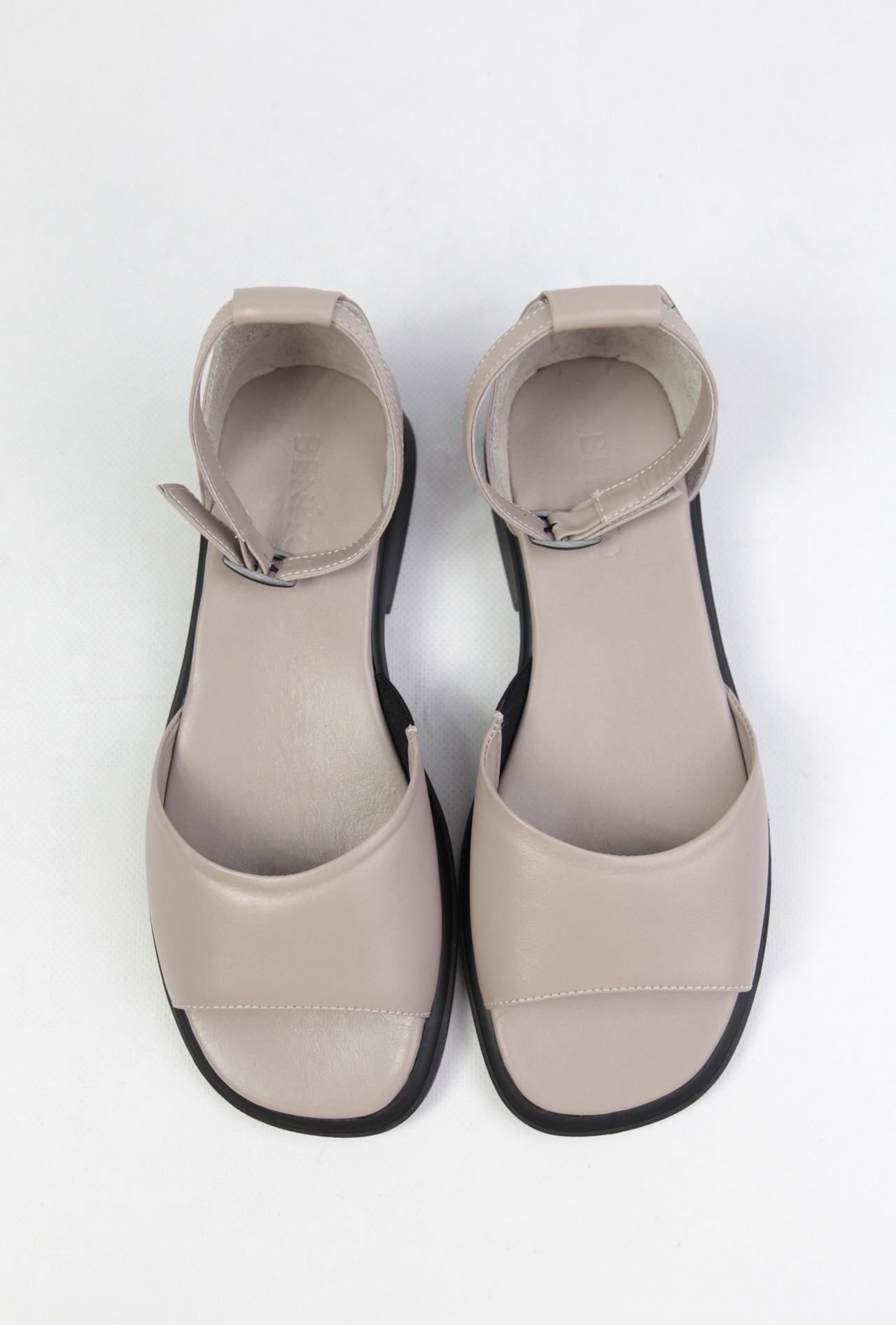 картинка Сандалии кожаные Benito от магазина Pratik