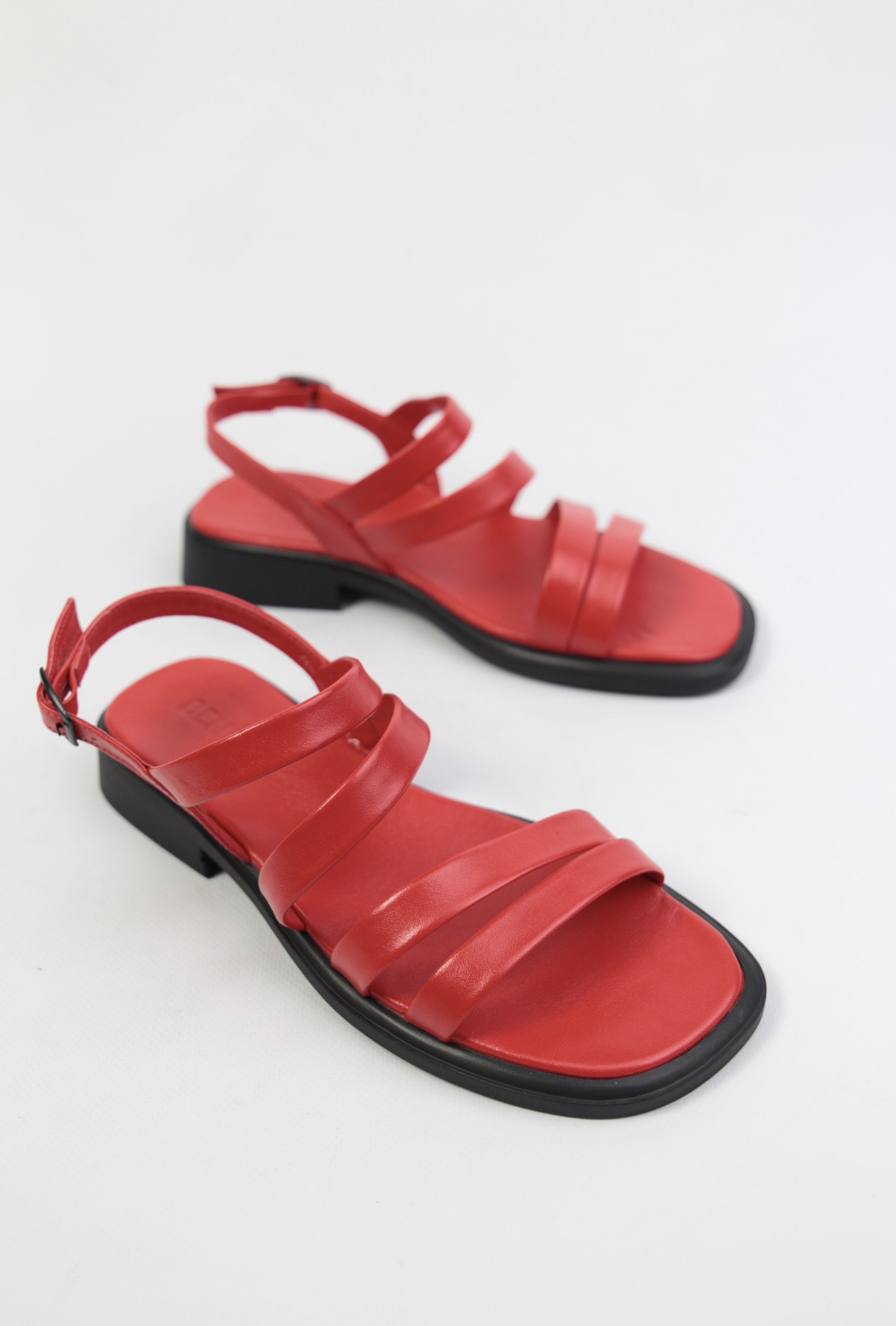 картинка Сандалии кожаные Benito от магазина Pratik