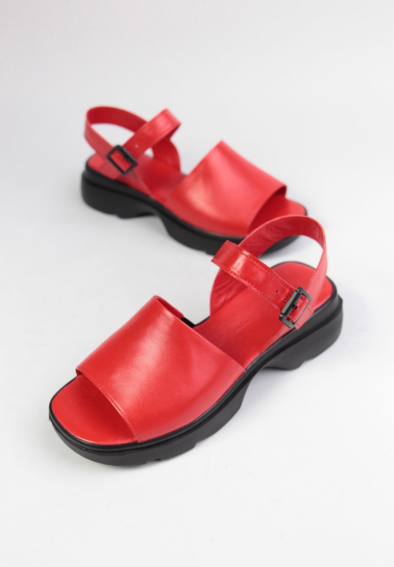 картинка Босоножки кожаные Benito от магазина Pratik