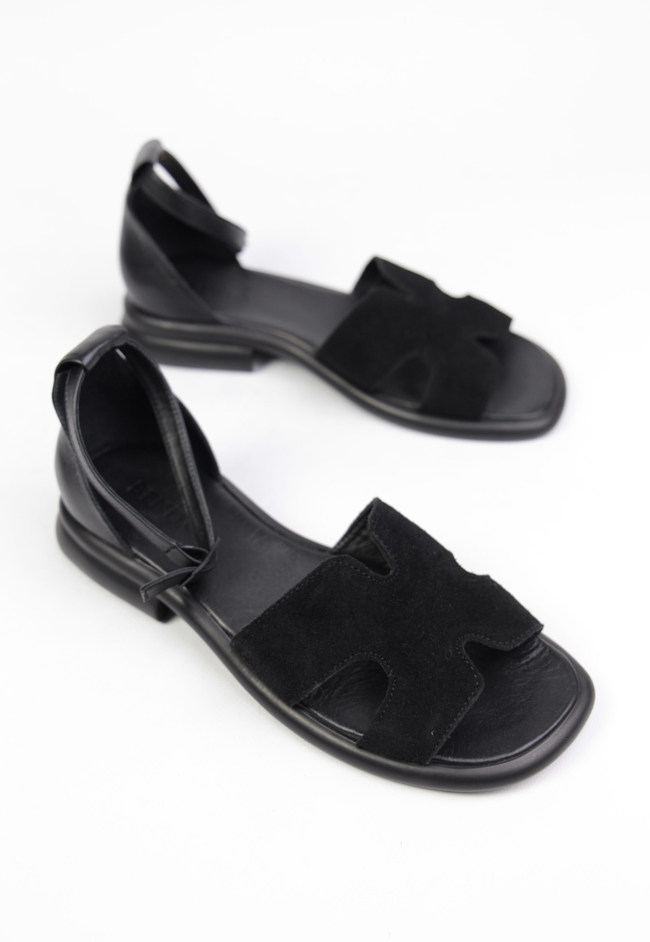 картинка Сандалии замшевые Benito от магазина Pratik