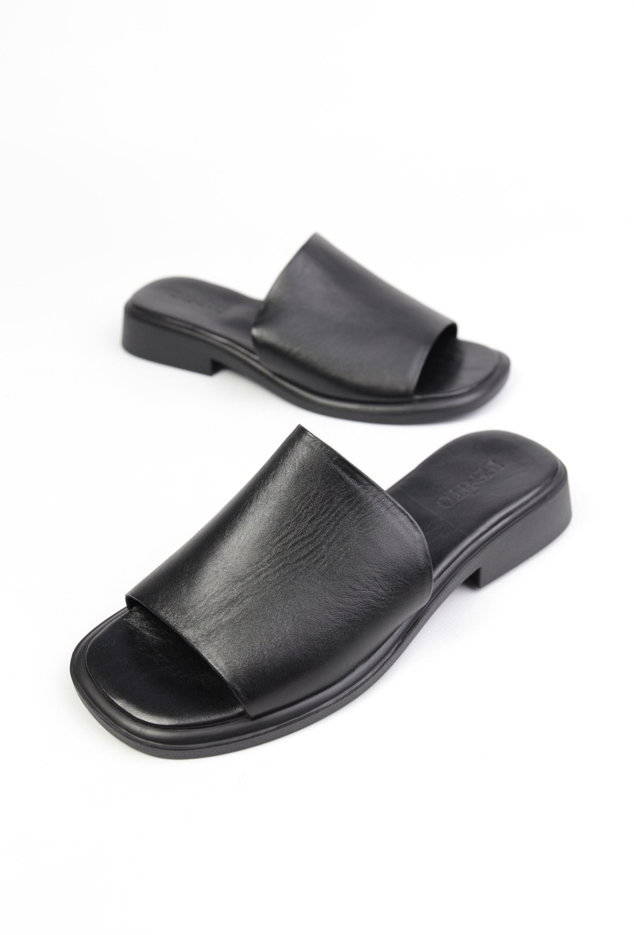 картинка Шлепанцы кожаные Benito от магазина Pratik