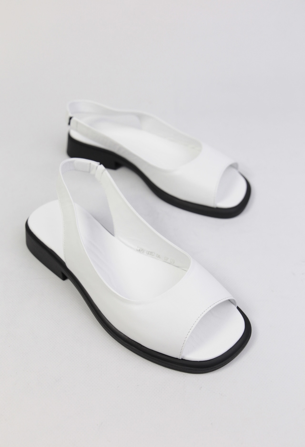 картинка Сандалии кожаные Benito от магазина Pratik