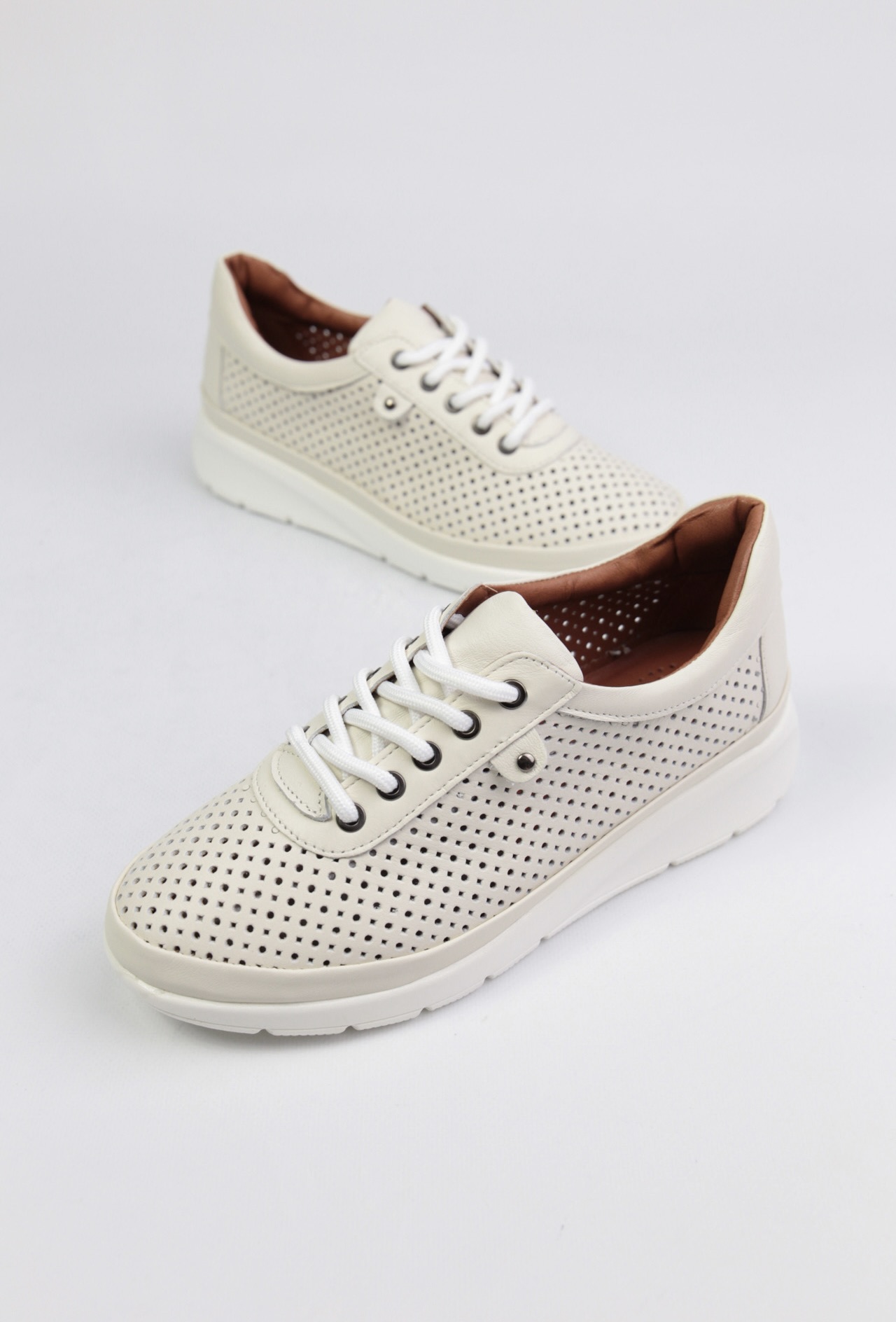 картинка Кроссовки кожаные Benito от магазина Pratik