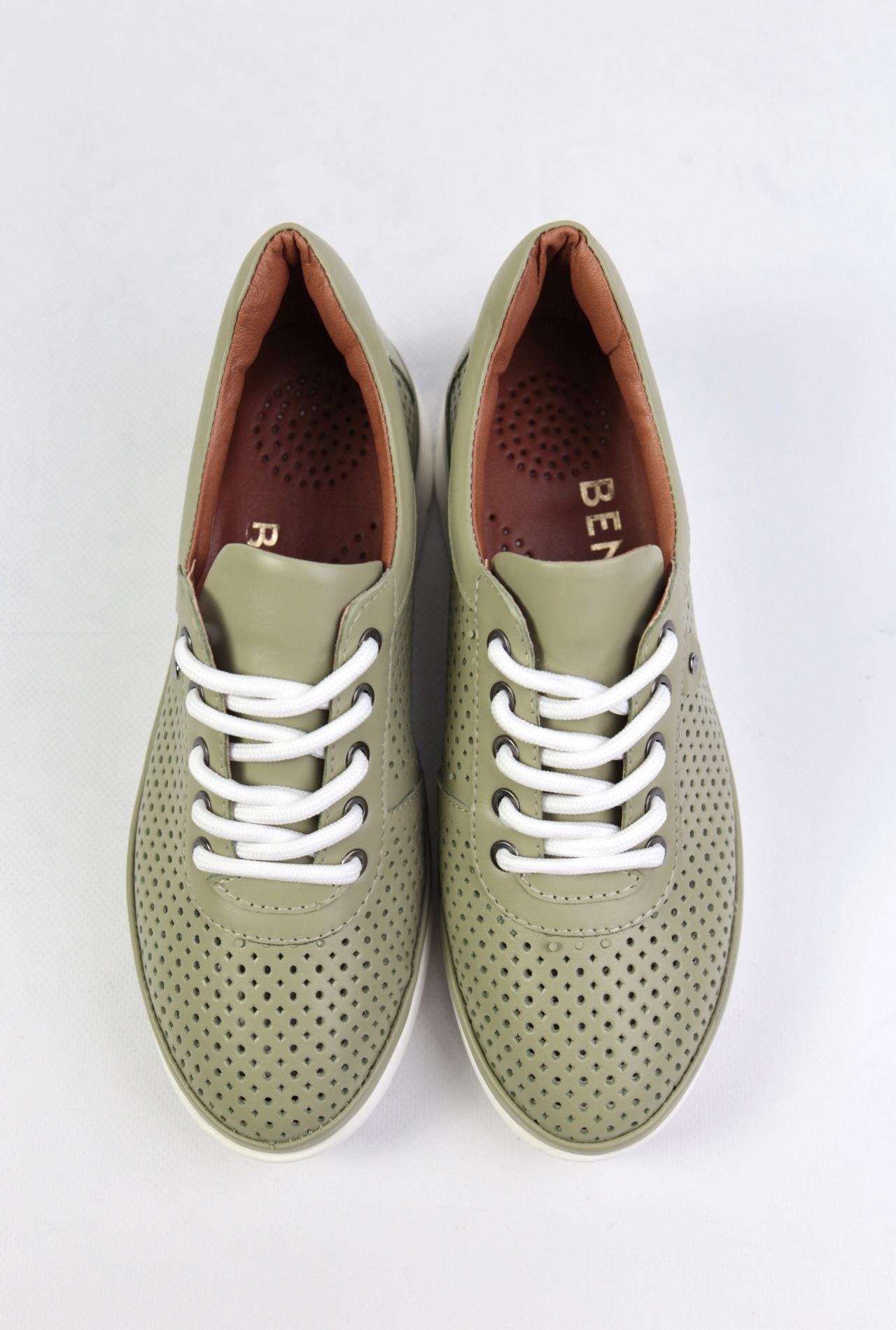 картинка Кроссовки кожаные Benito от магазина Pratik