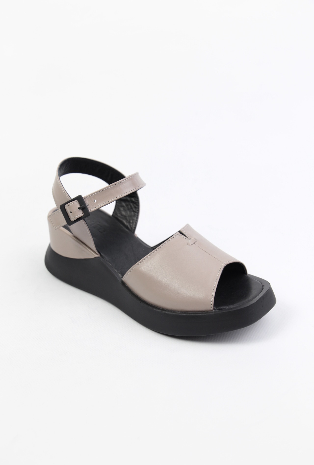 картинка Босоножки кожаные Benito от магазина Pratik