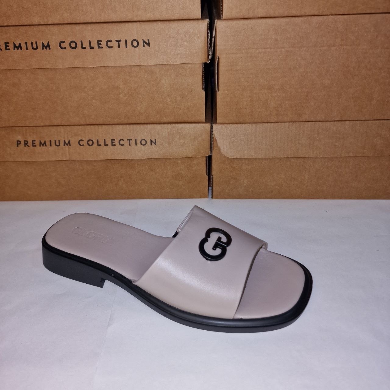 картинка Шлепанцы кожаные Benito от магазина Pratik