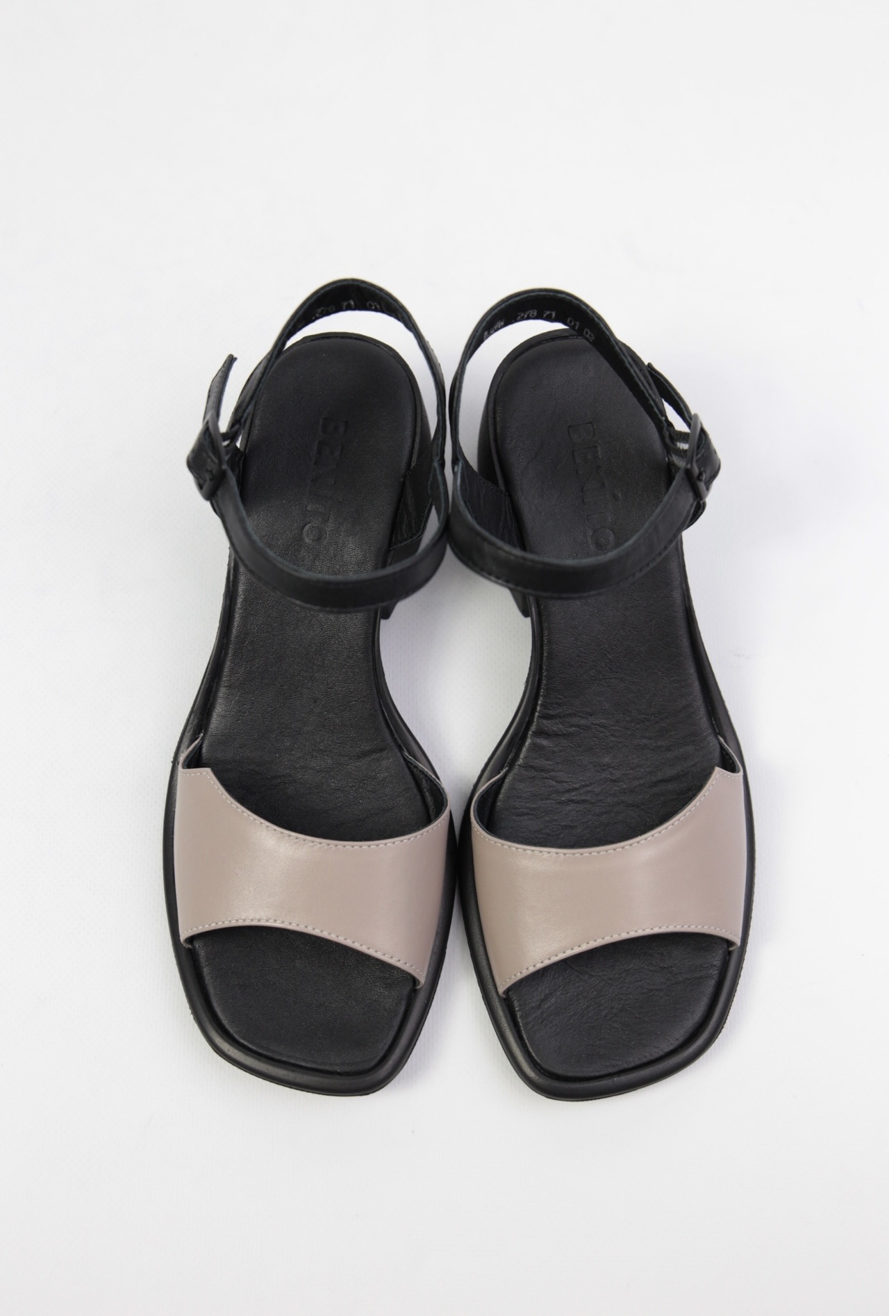 картинка Босоножки кожаные Benito от магазина Pratik