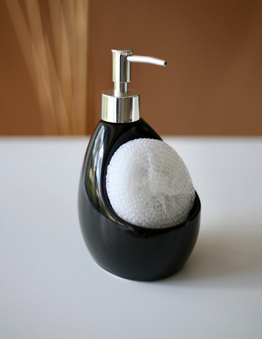 картинка Дозатор для мыла с отделением под губку Черный от магазина Pratik