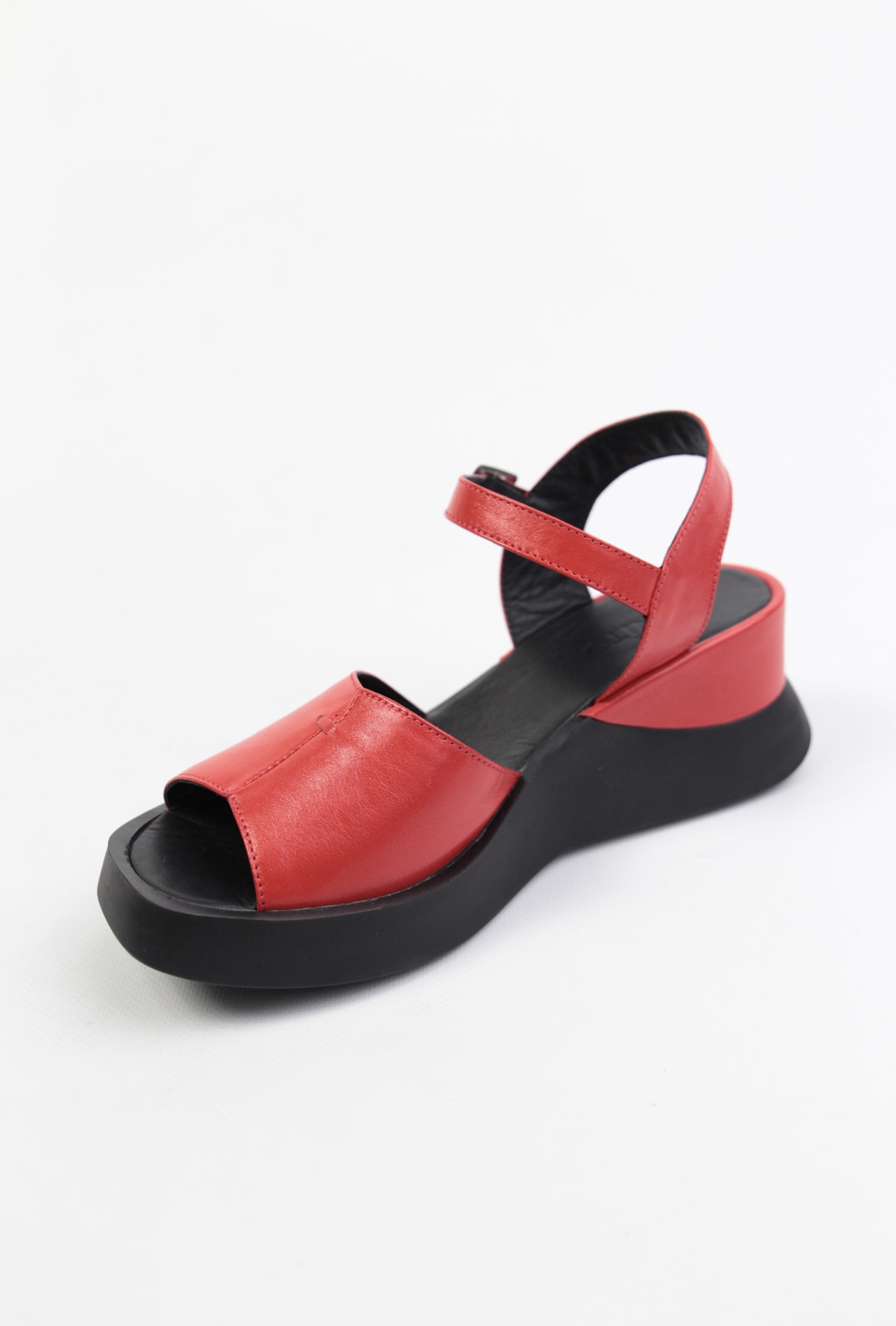 картинка Босоножки кожаные Benito от магазина Pratik