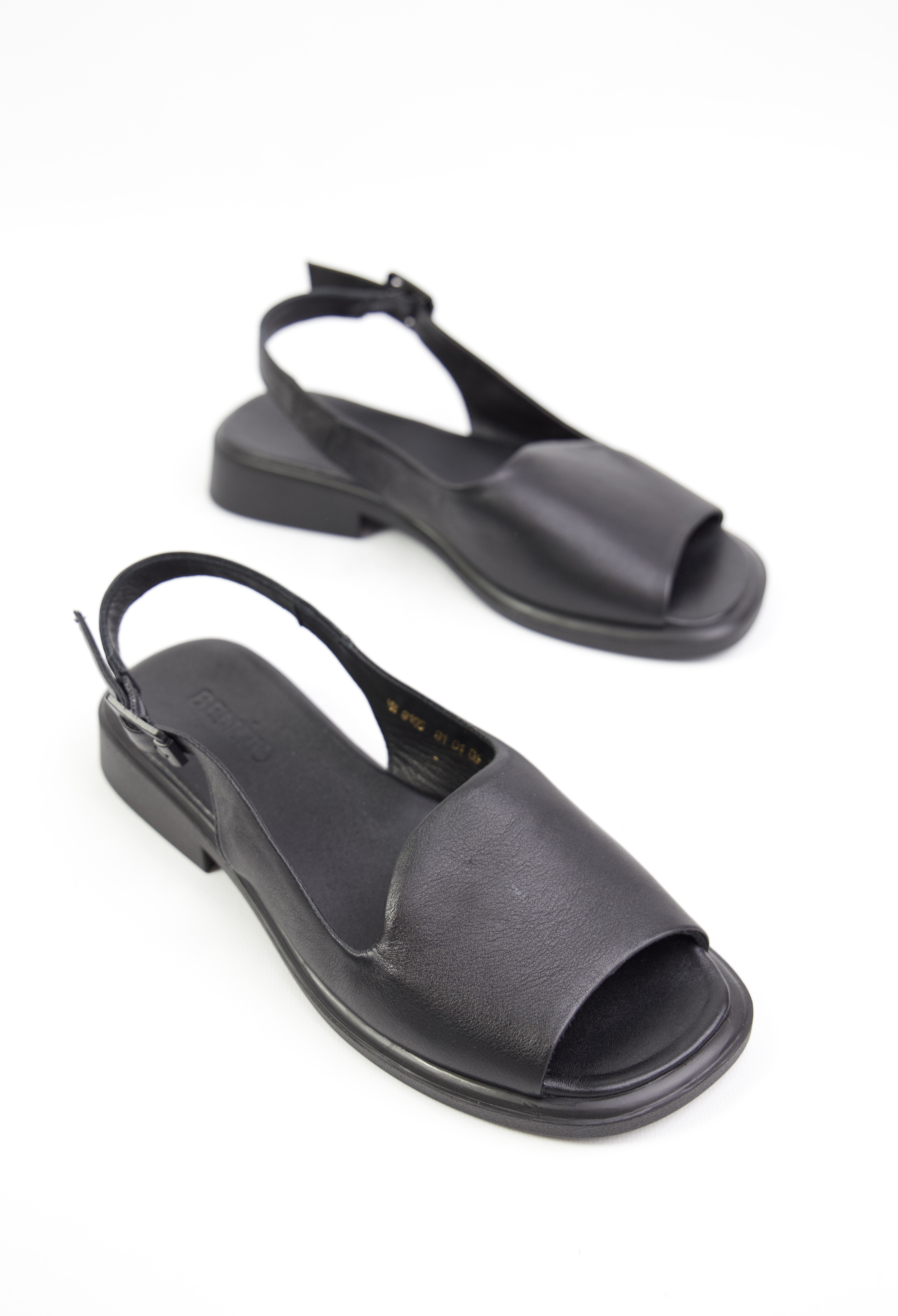 картинка Сандалии кожаные Benito от магазина Pratik