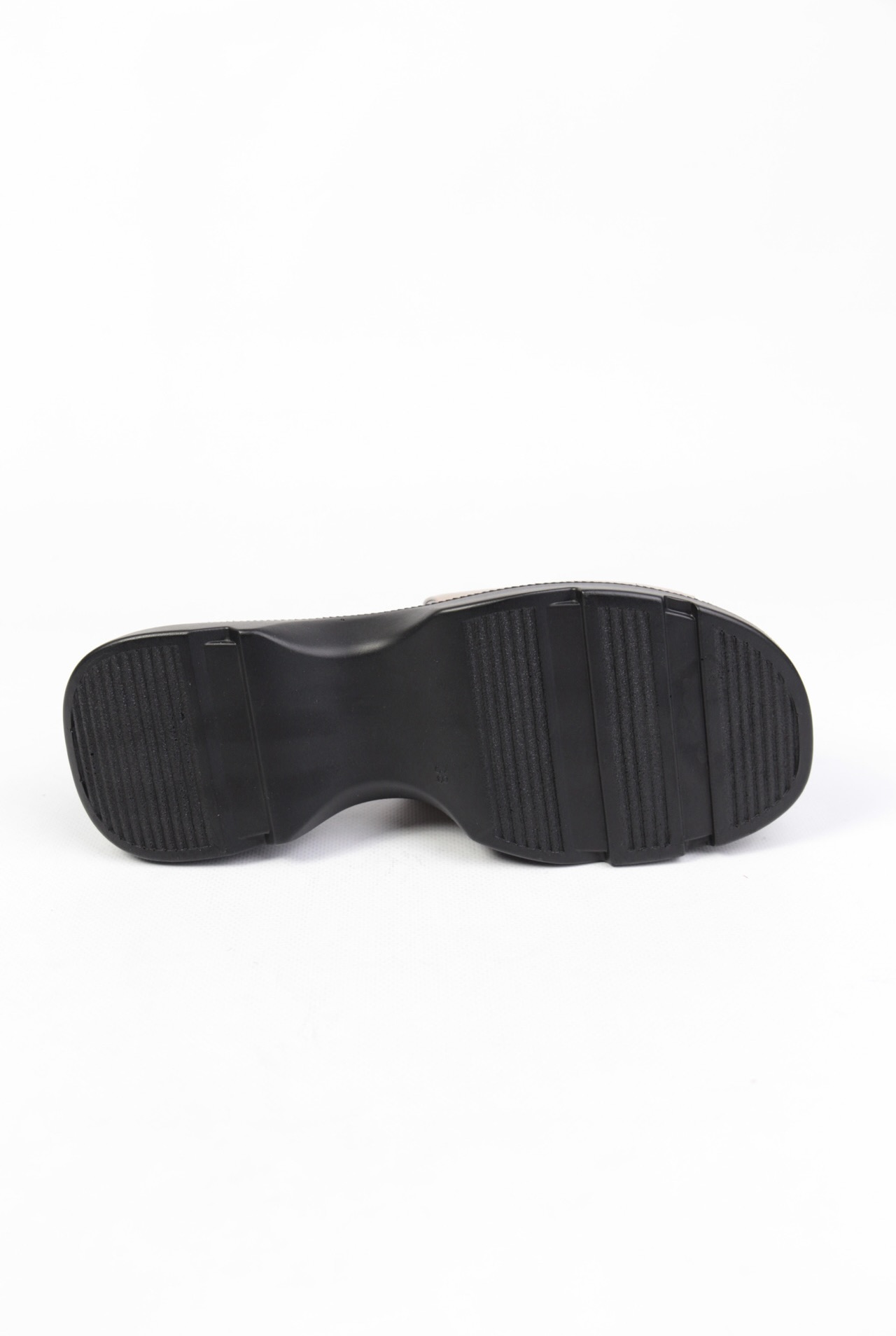 картинка Шлепанцы кожаные Benito от магазина Pratik