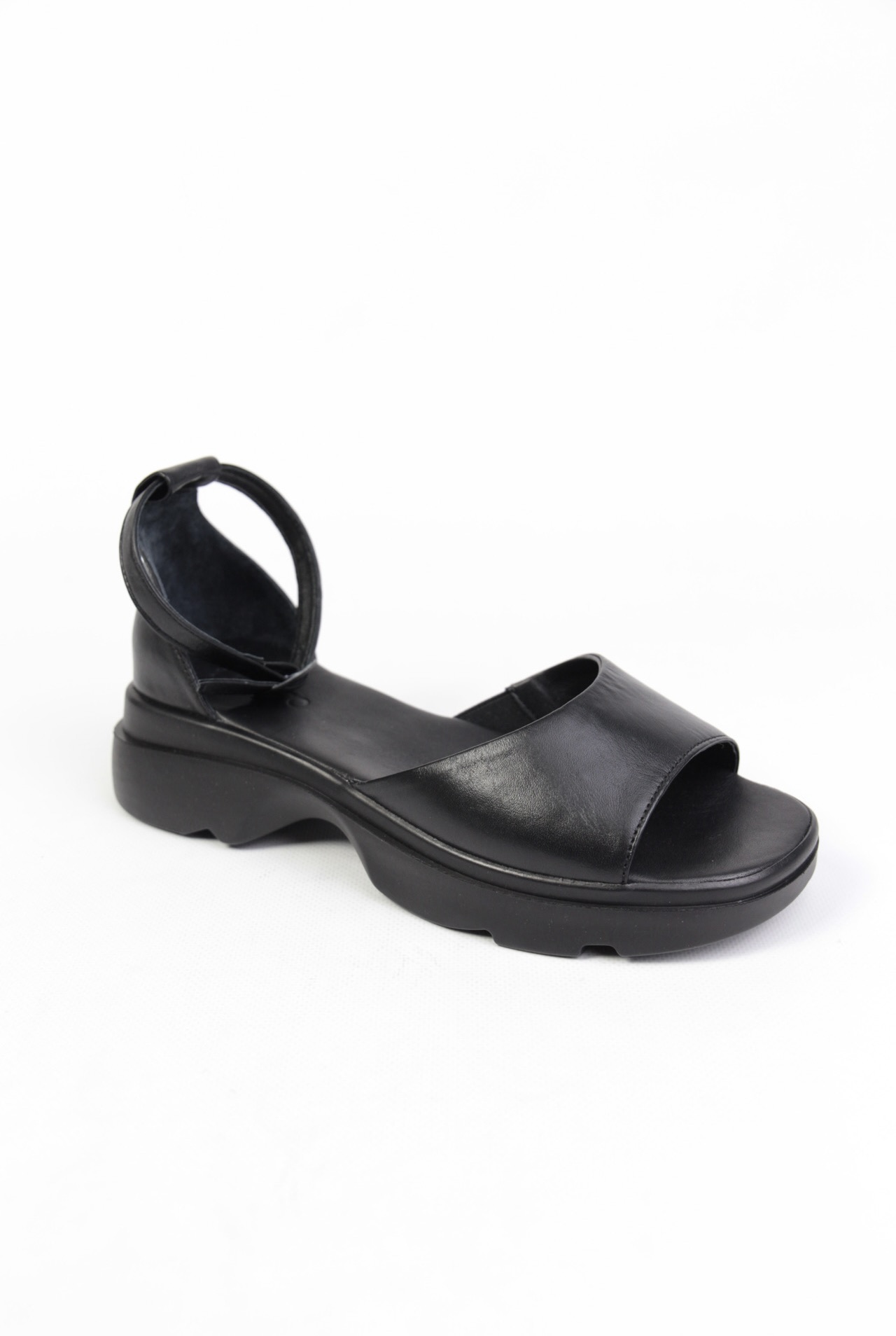 картинка Босоножки кожаные Benito от магазина Pratik