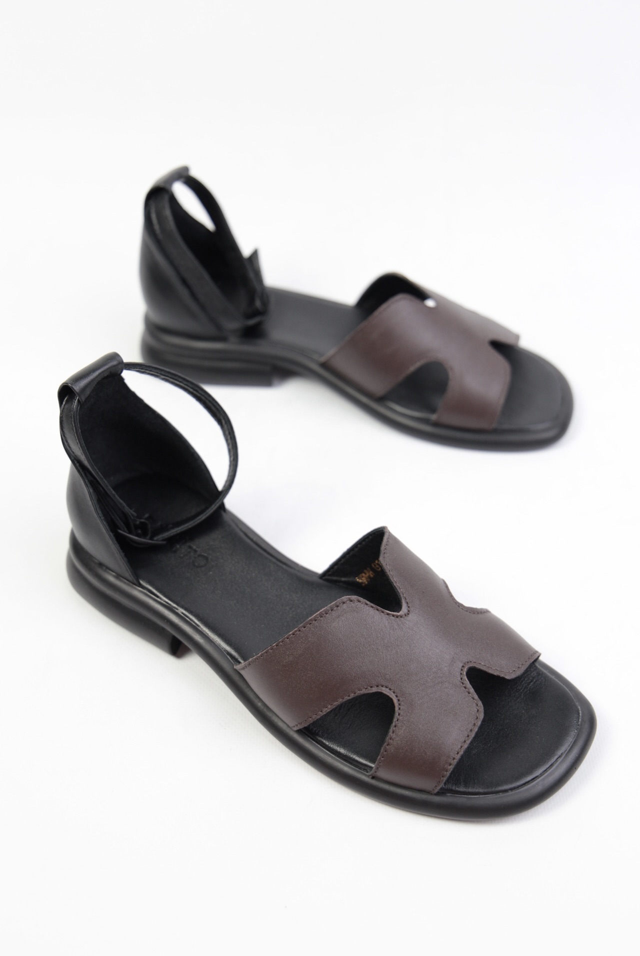 картинка Сандалии кожаные Benito от магазина Pratik