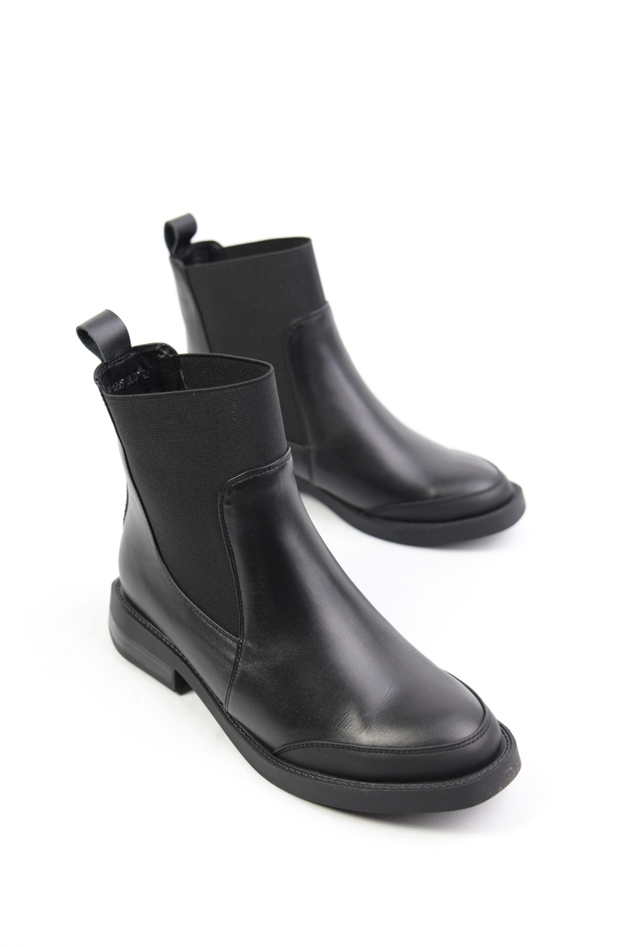 картинка Ботинки кожаные Benito от магазина Pratik