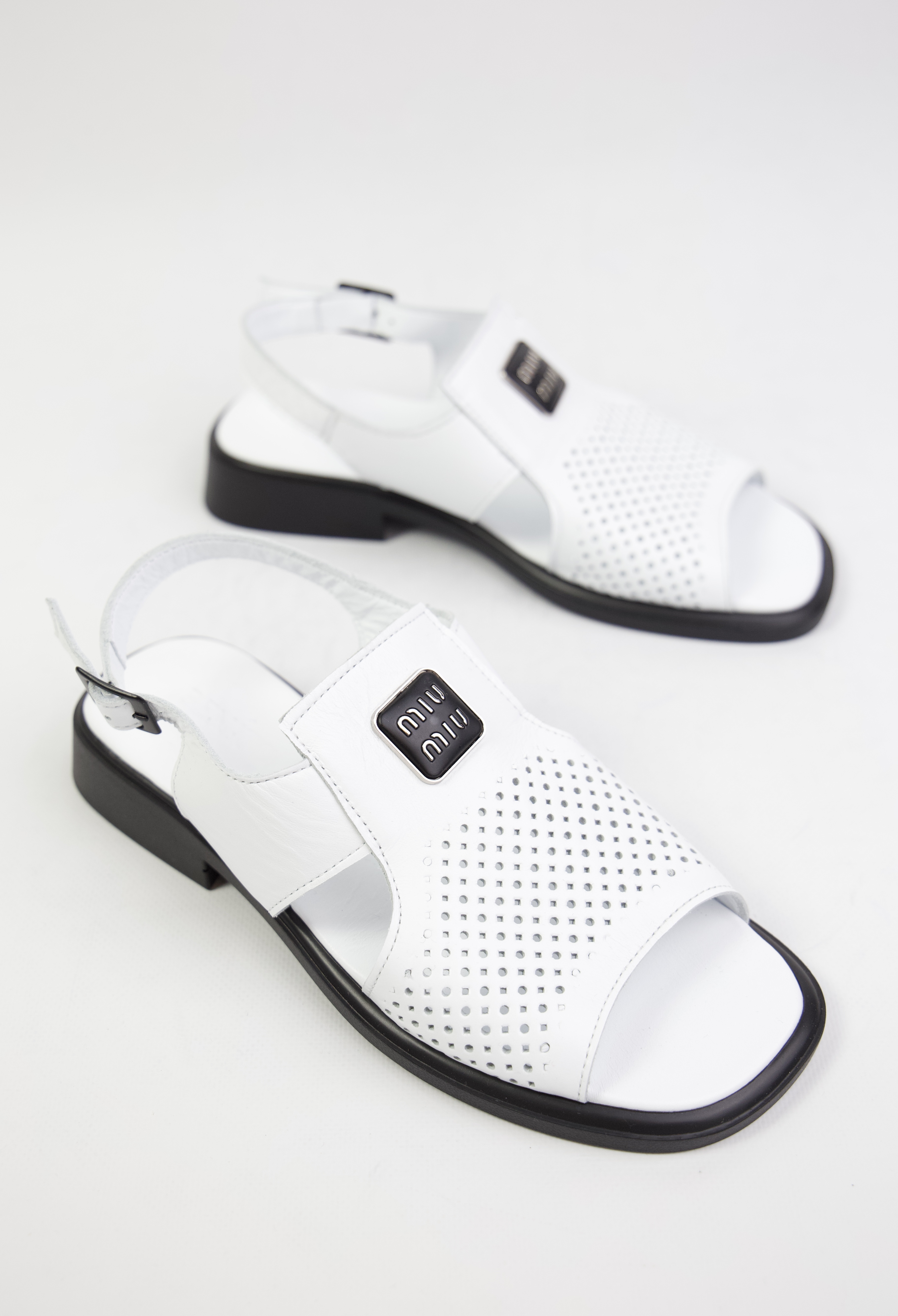 картинка Сандалии кожаные Benito от магазина Pratik